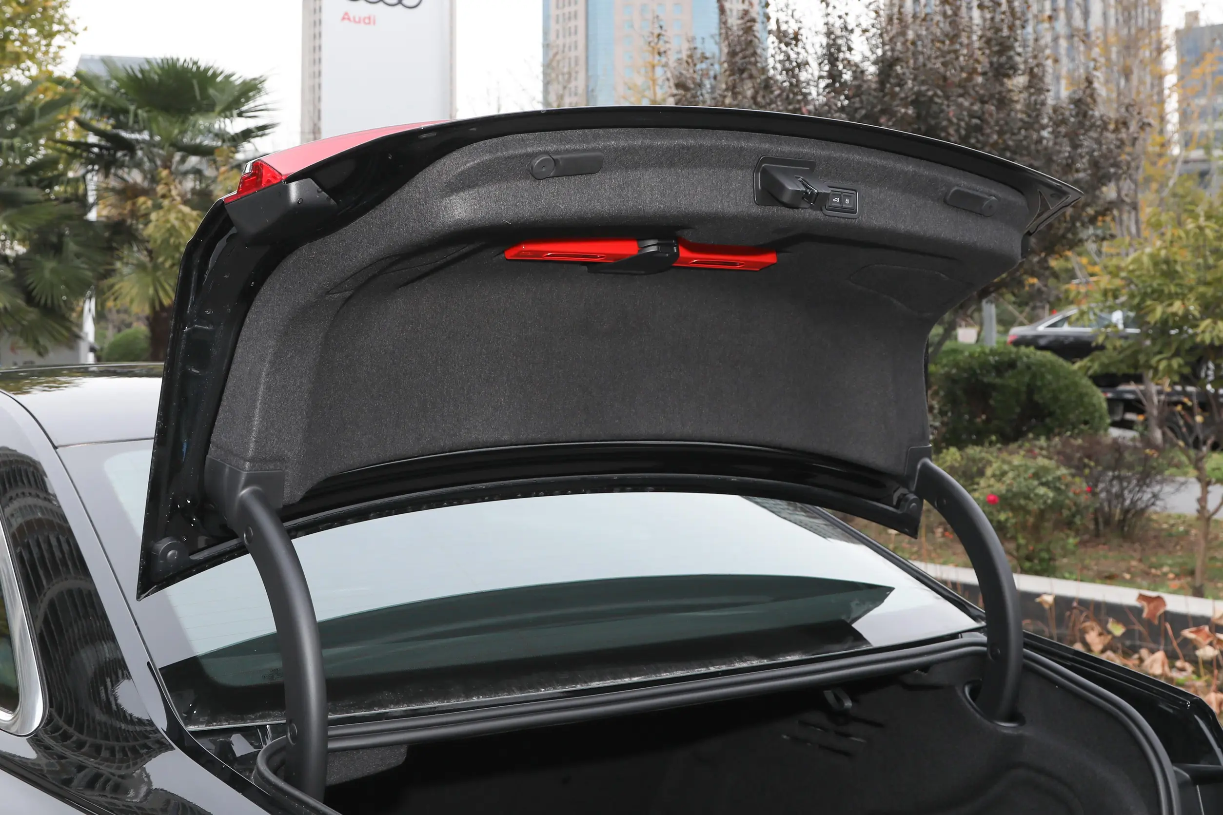 Audi A6L 2024 space-4