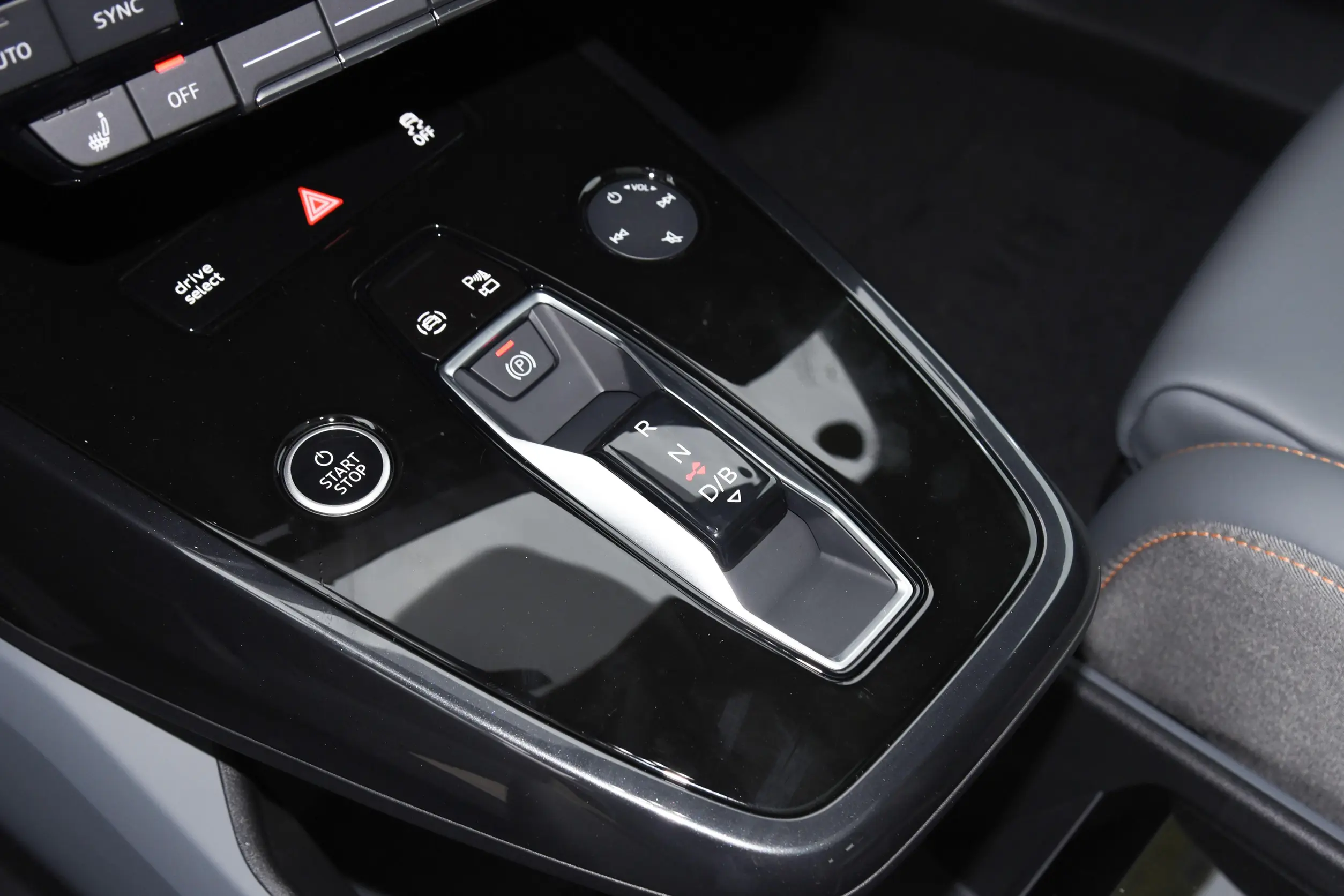 Audi Q4 e-tron 2024 interior-2