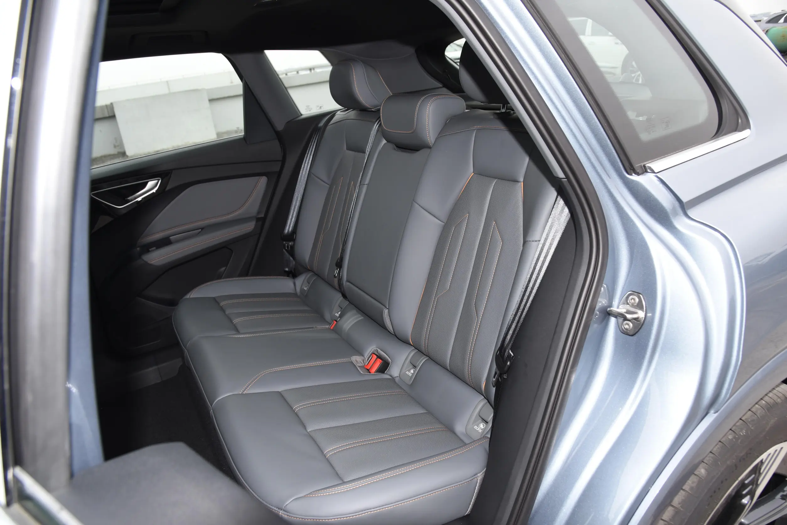 Audi Q4 e-tron 2024 space-2