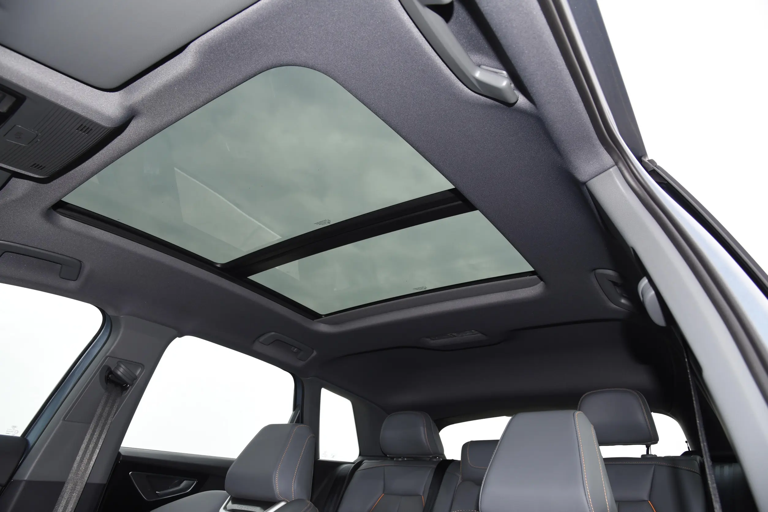 Audi Q4 e-tron 2024 space-3