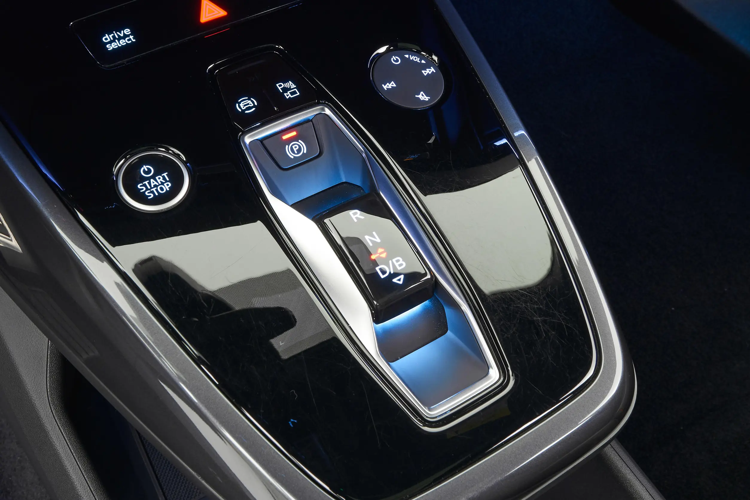 Audi Q5 e-tron 2023 interior-3