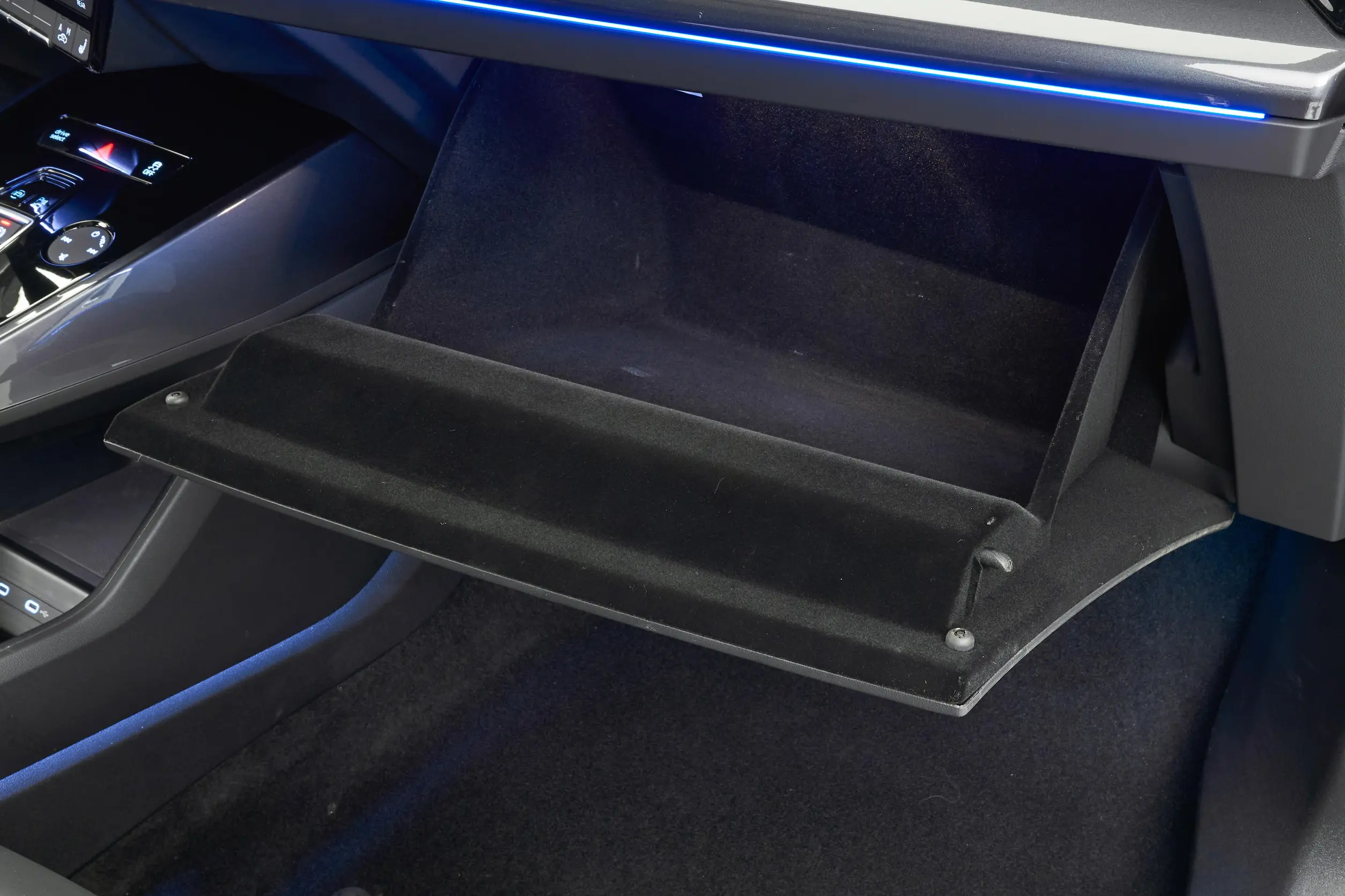 Audi Q5 e-tron 2023 interior-4