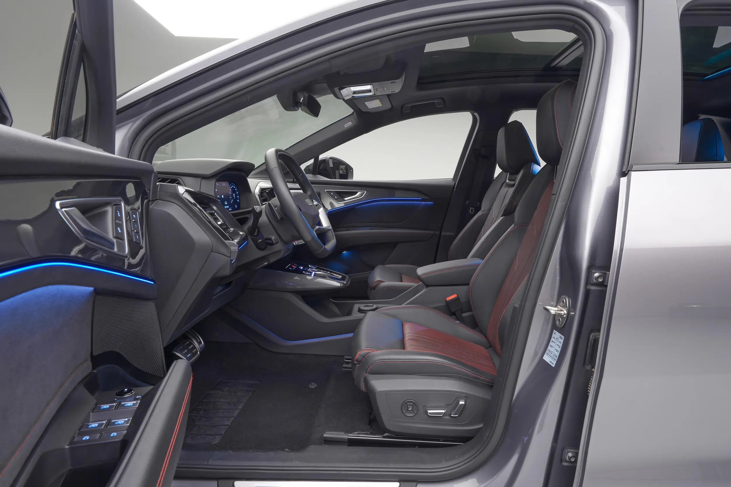 Audi Q5 e-tron 2023 space-1