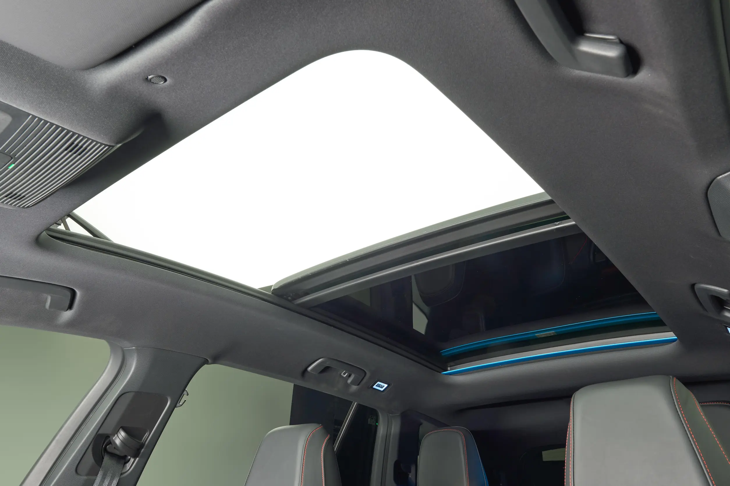 Audi Q5 e-tron 2023 space-3