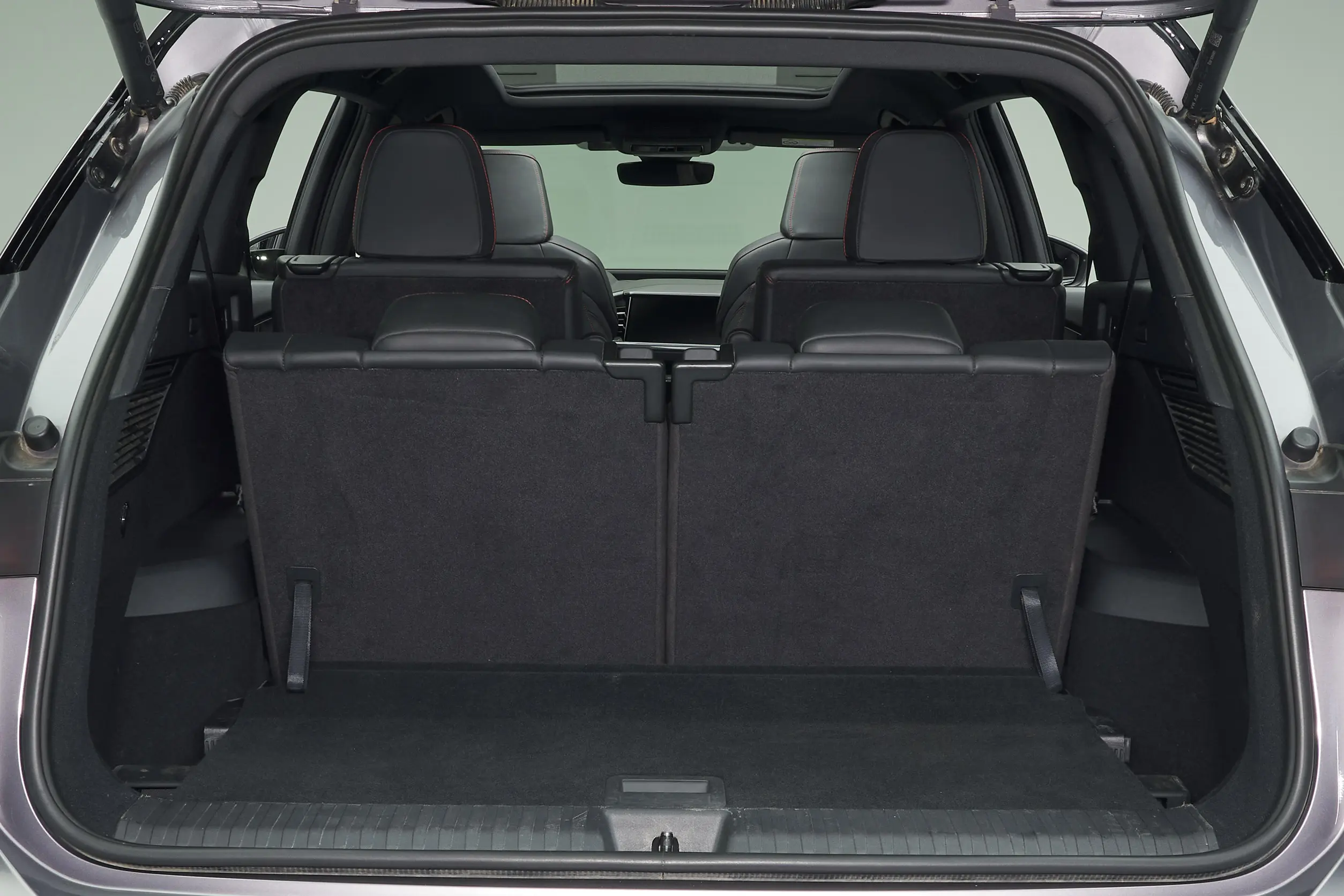 Audi Q5 e-tron 2023 space-4