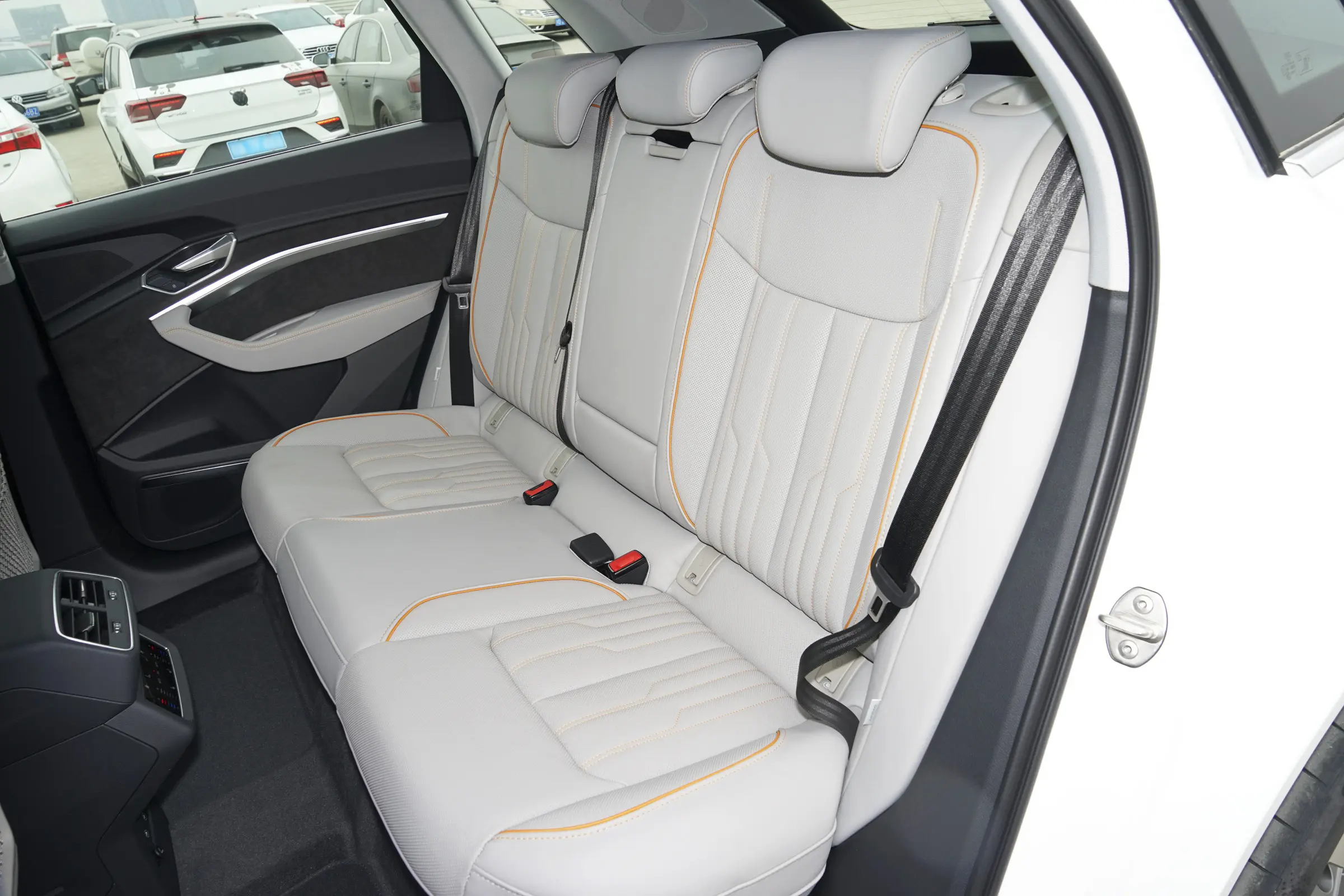 Audi e-tron 2021 space-2