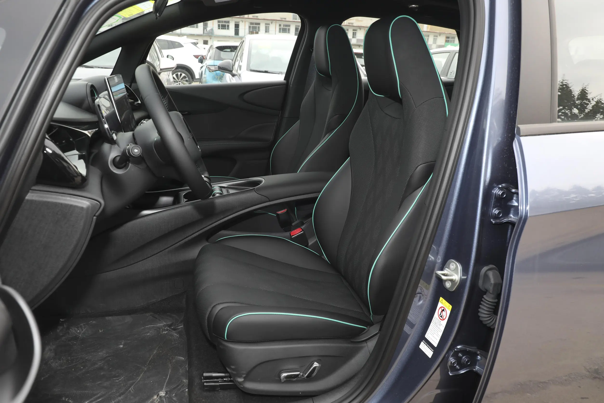 BYD Dolphin 2023 space-1