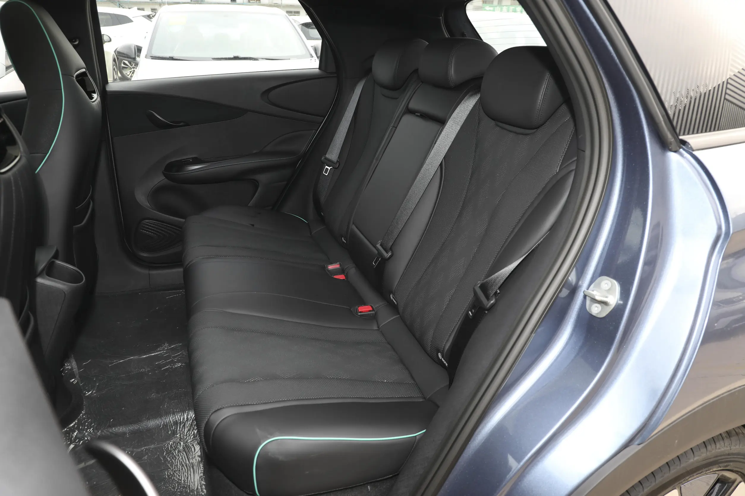 BYD Dolphin 2023 space-2