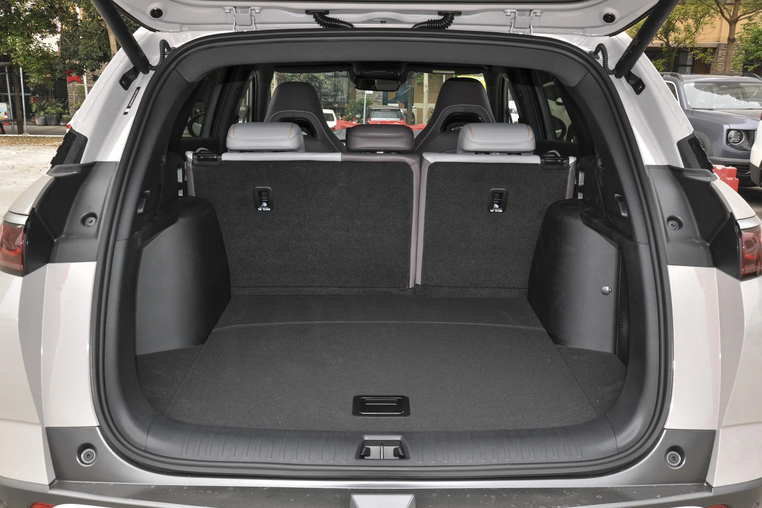 BYD Frigate 07 2023 space-4