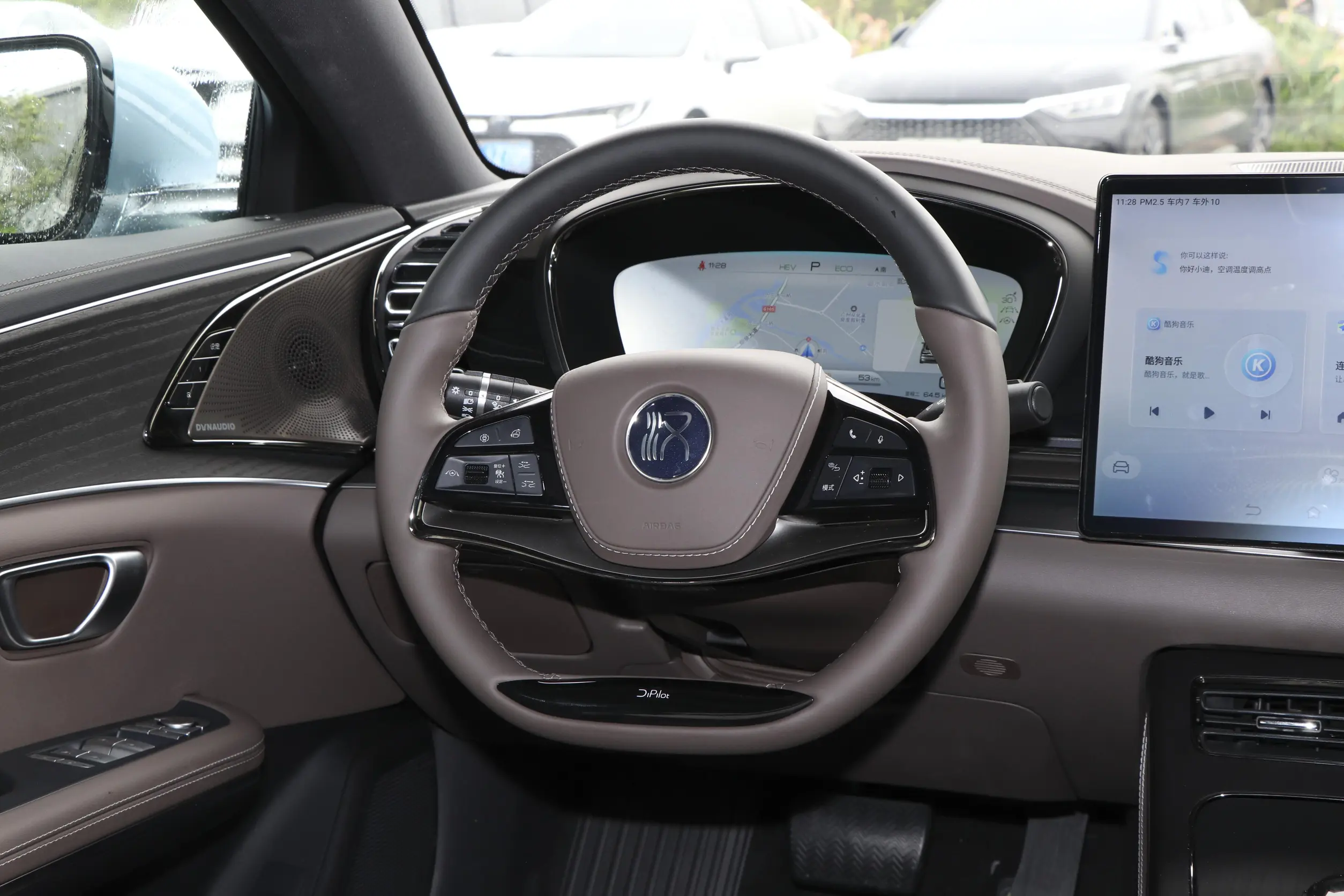 BYD Han DM-i 2023 interior-2