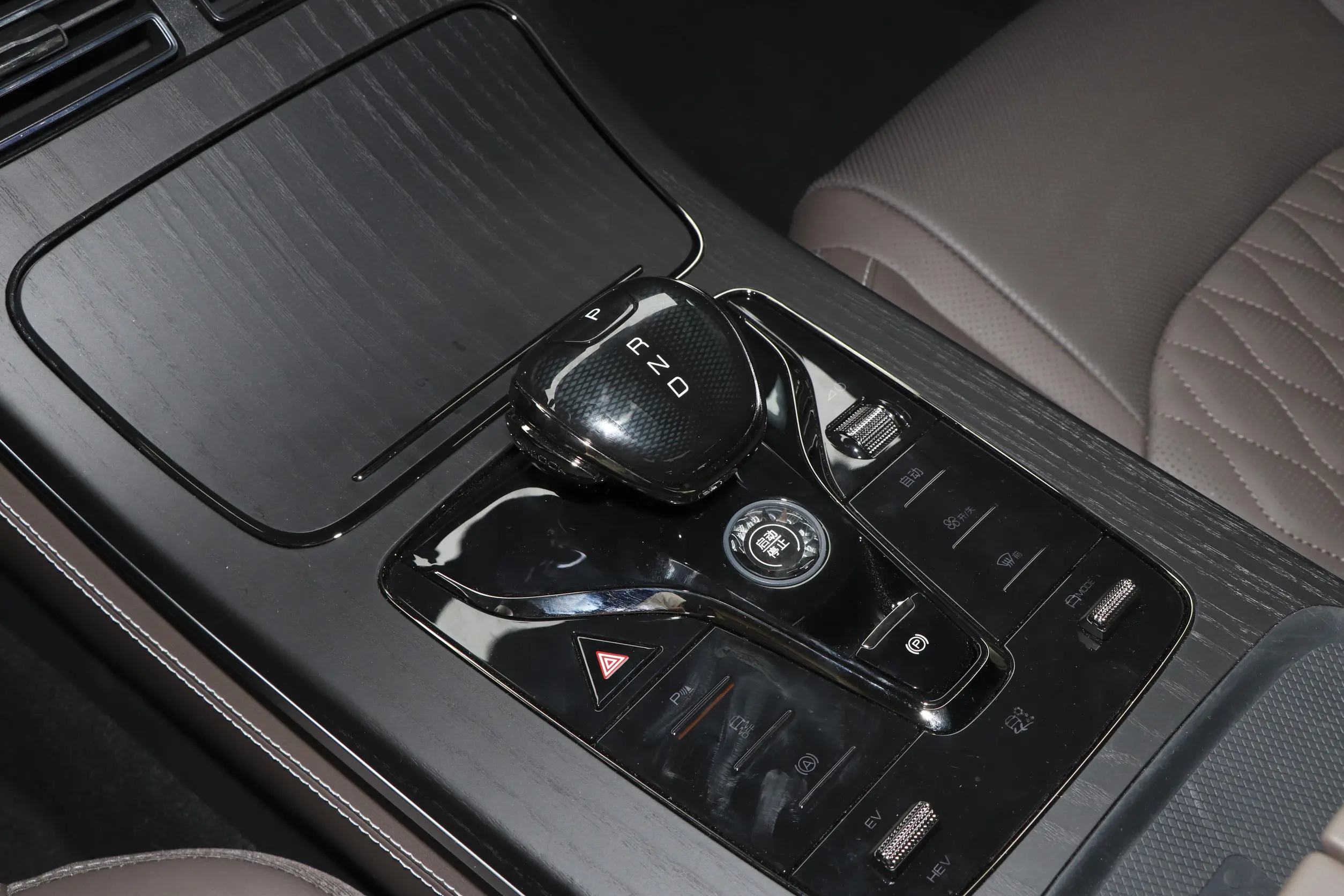 BYD Han DM-i 2023 interior-3