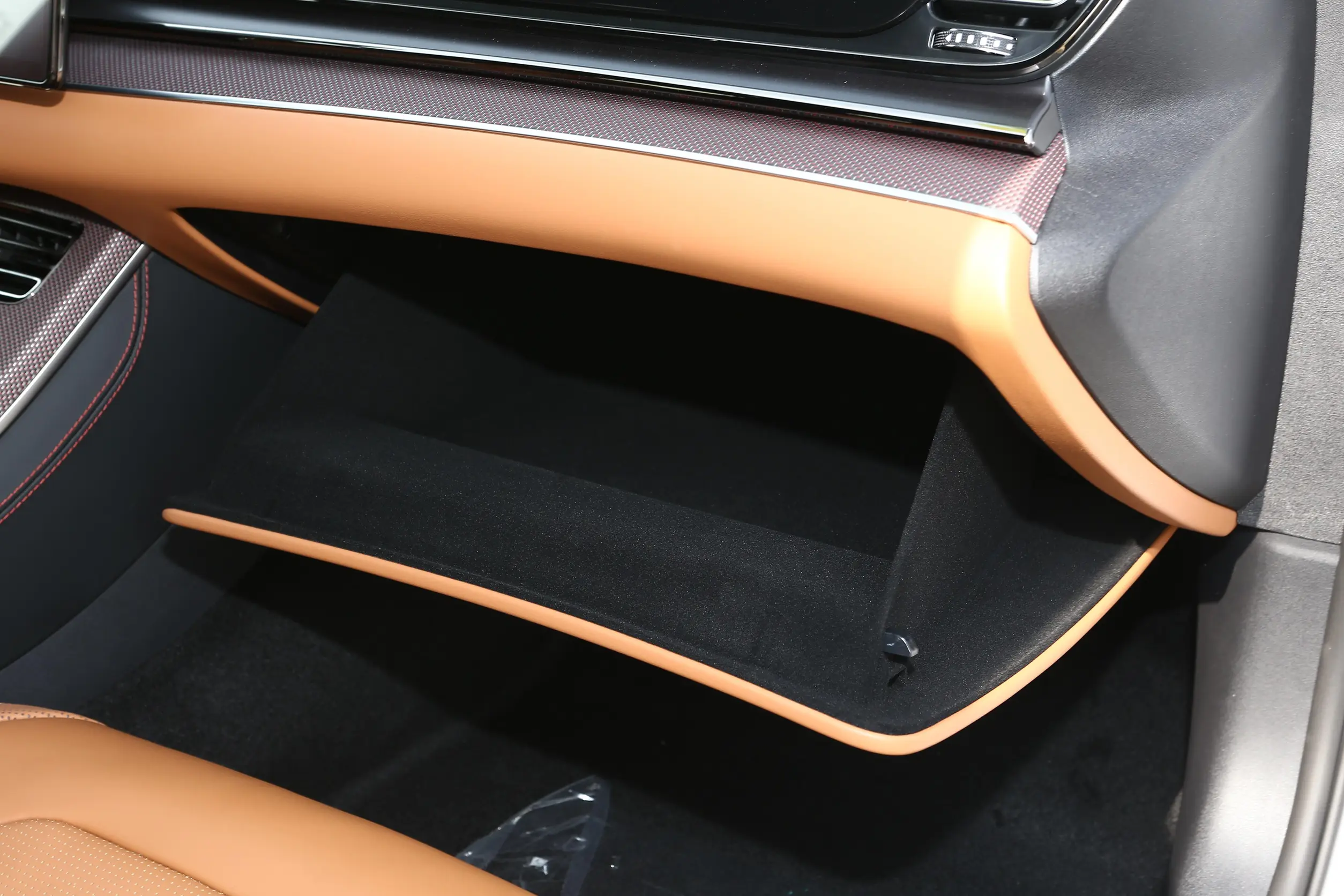 BYD Han EV 2023 interior-4