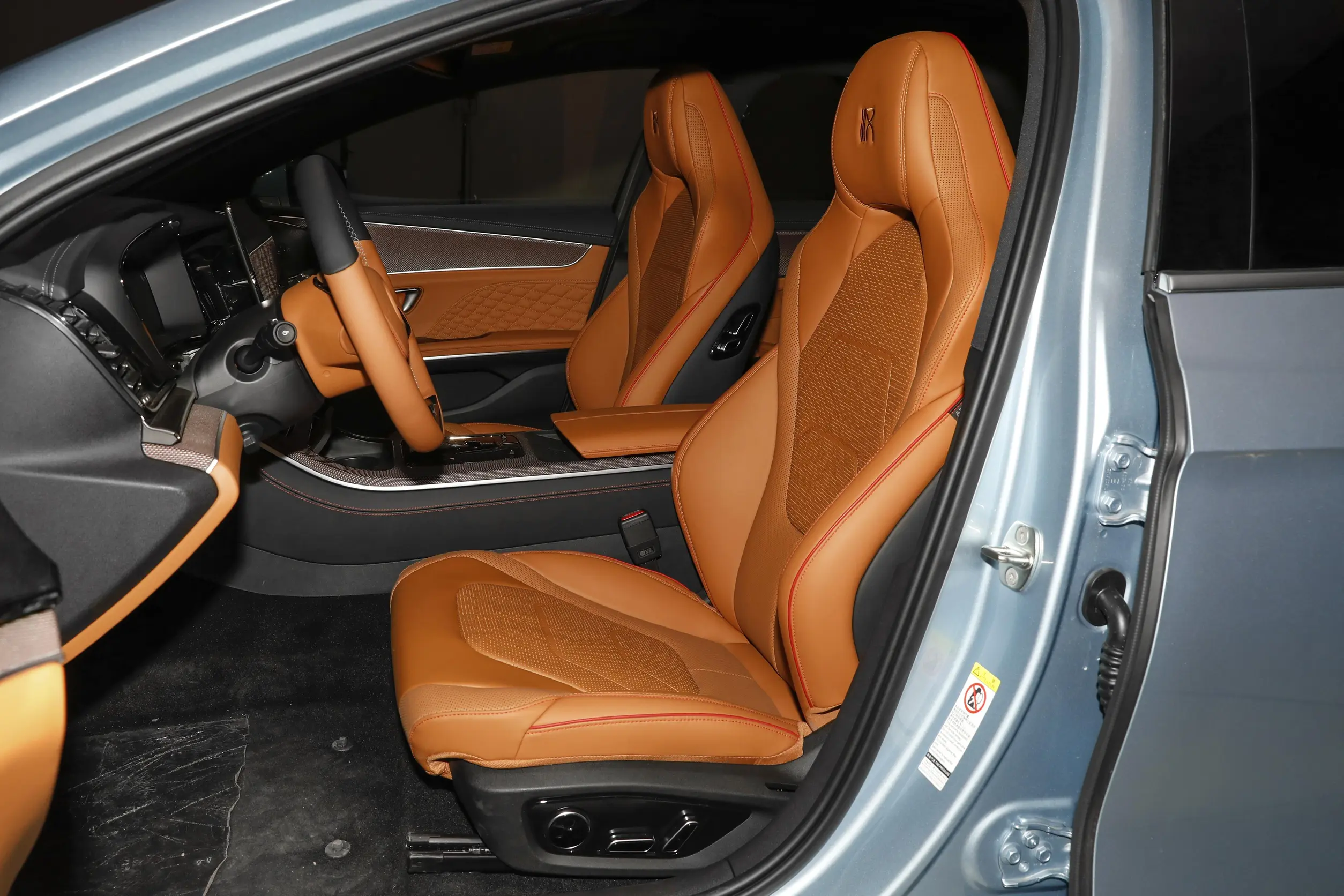 BYD Han EV 2023 space-1