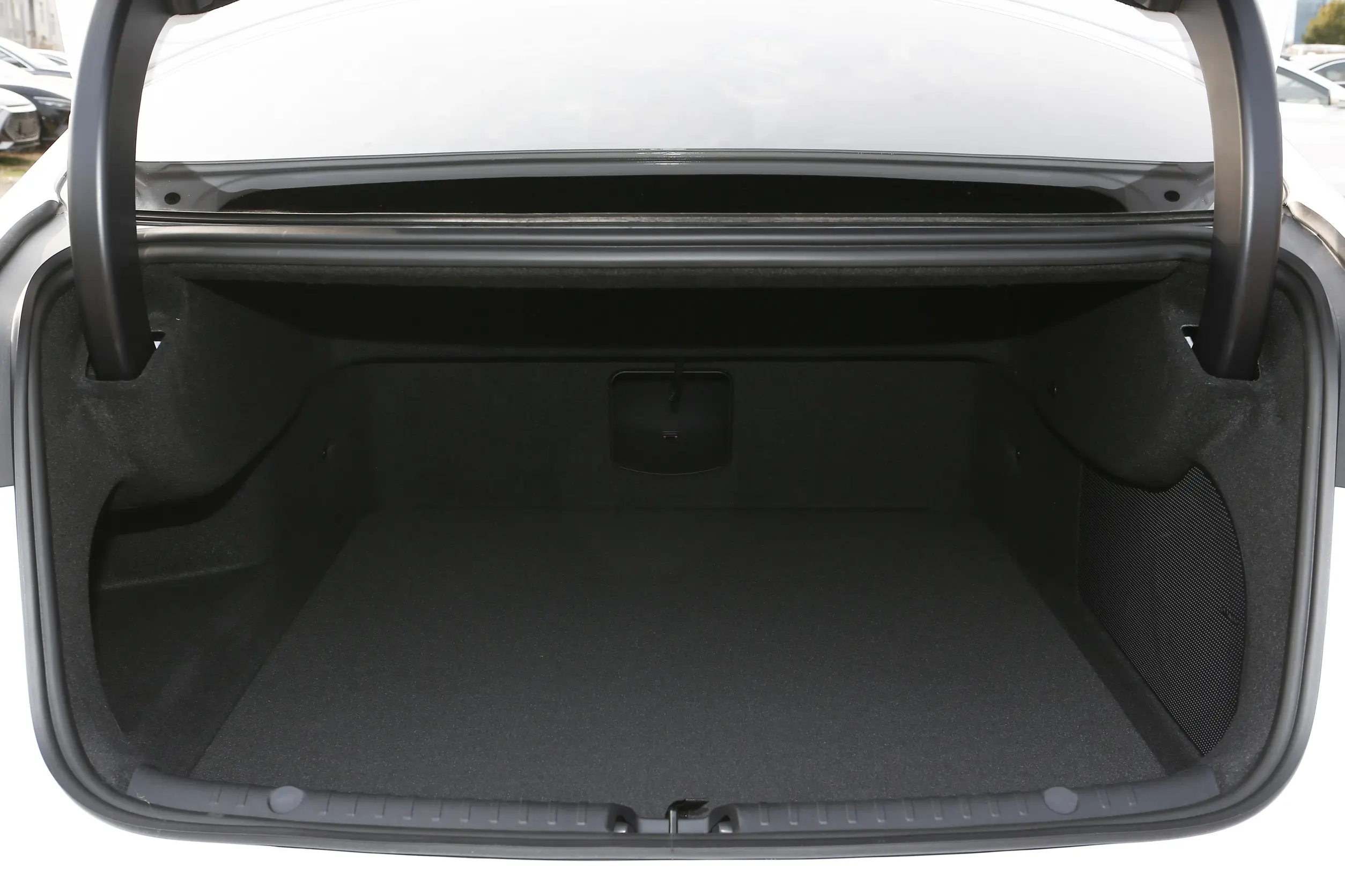 BYD Han EV 2023 space-4