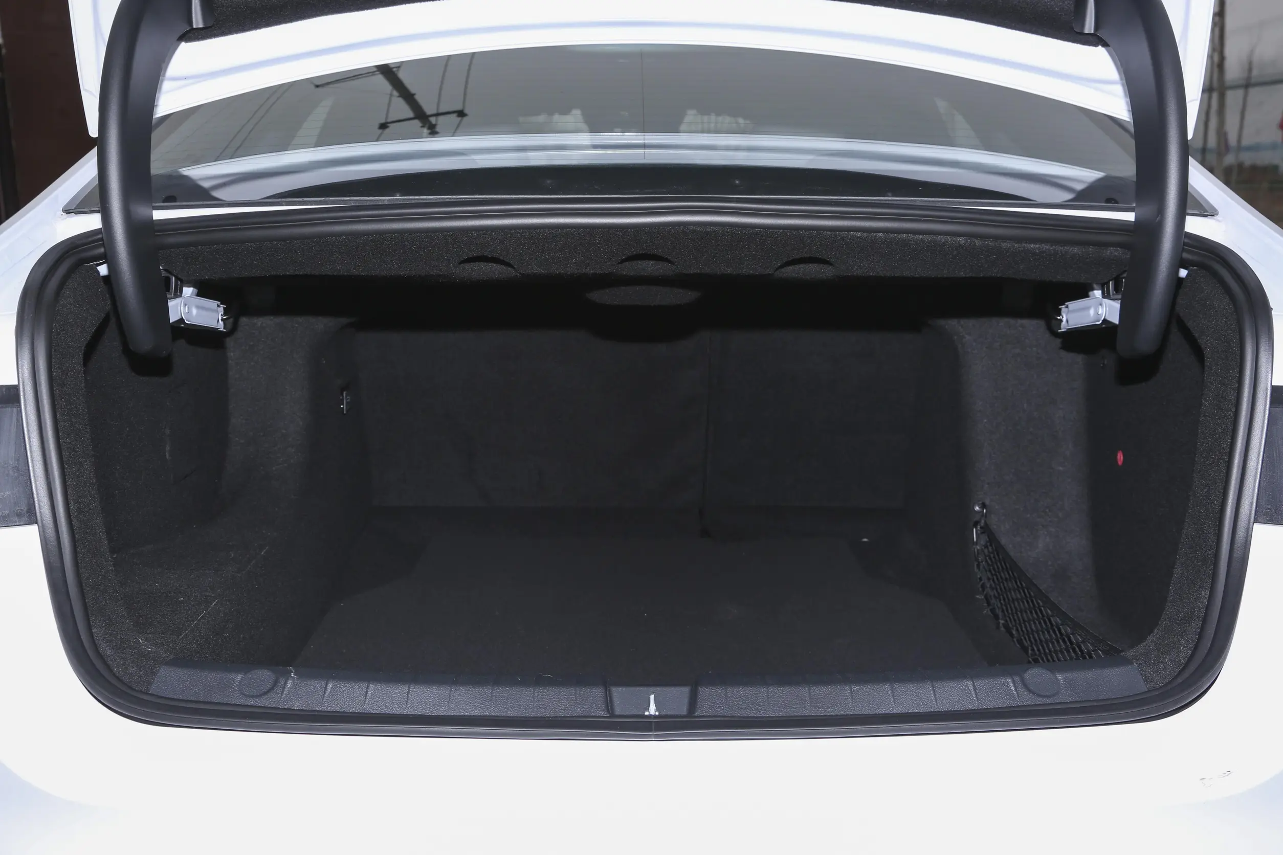 BYD Qin PLUS DM-i 2023 space-4