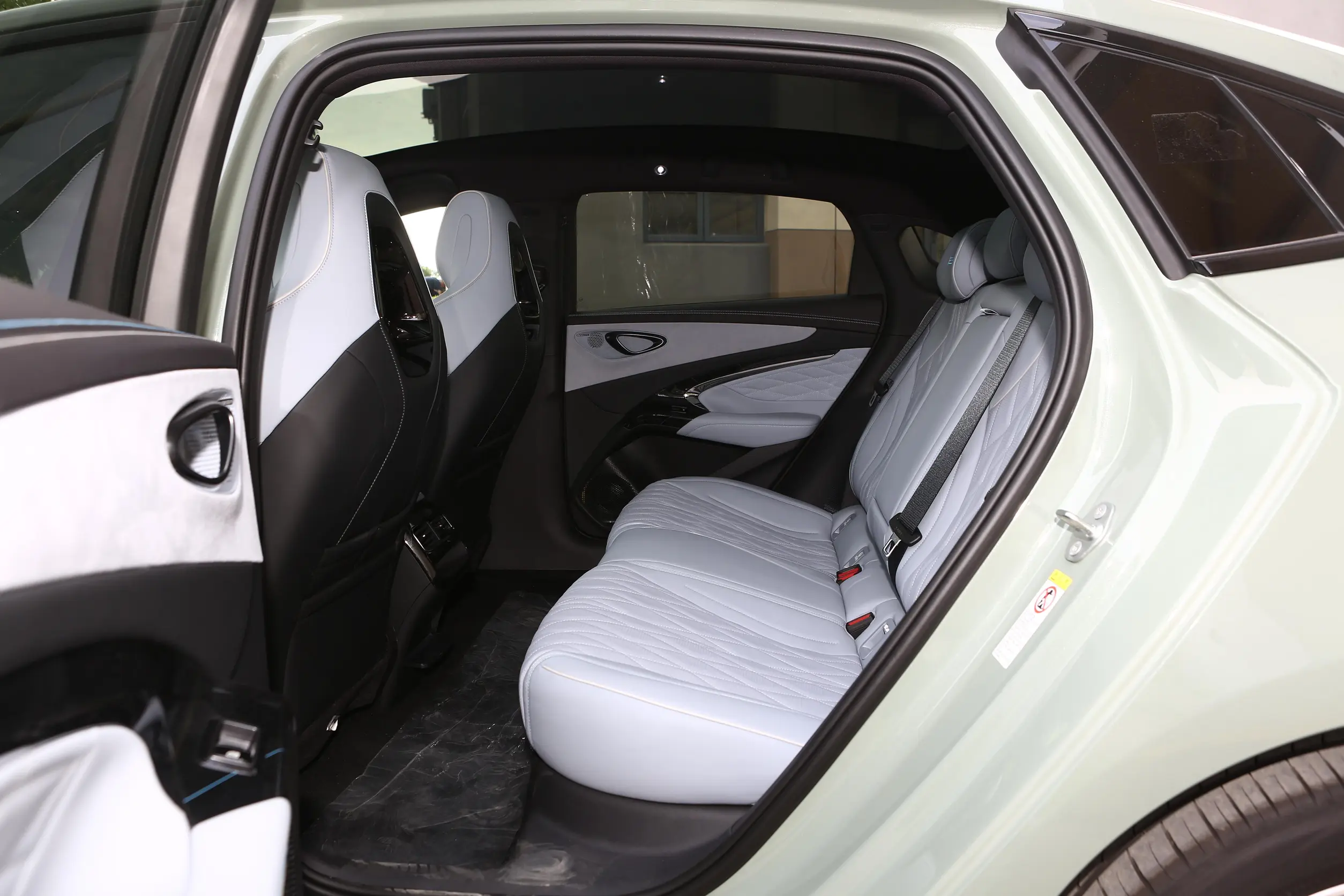 BYD Seal 2023 space-2