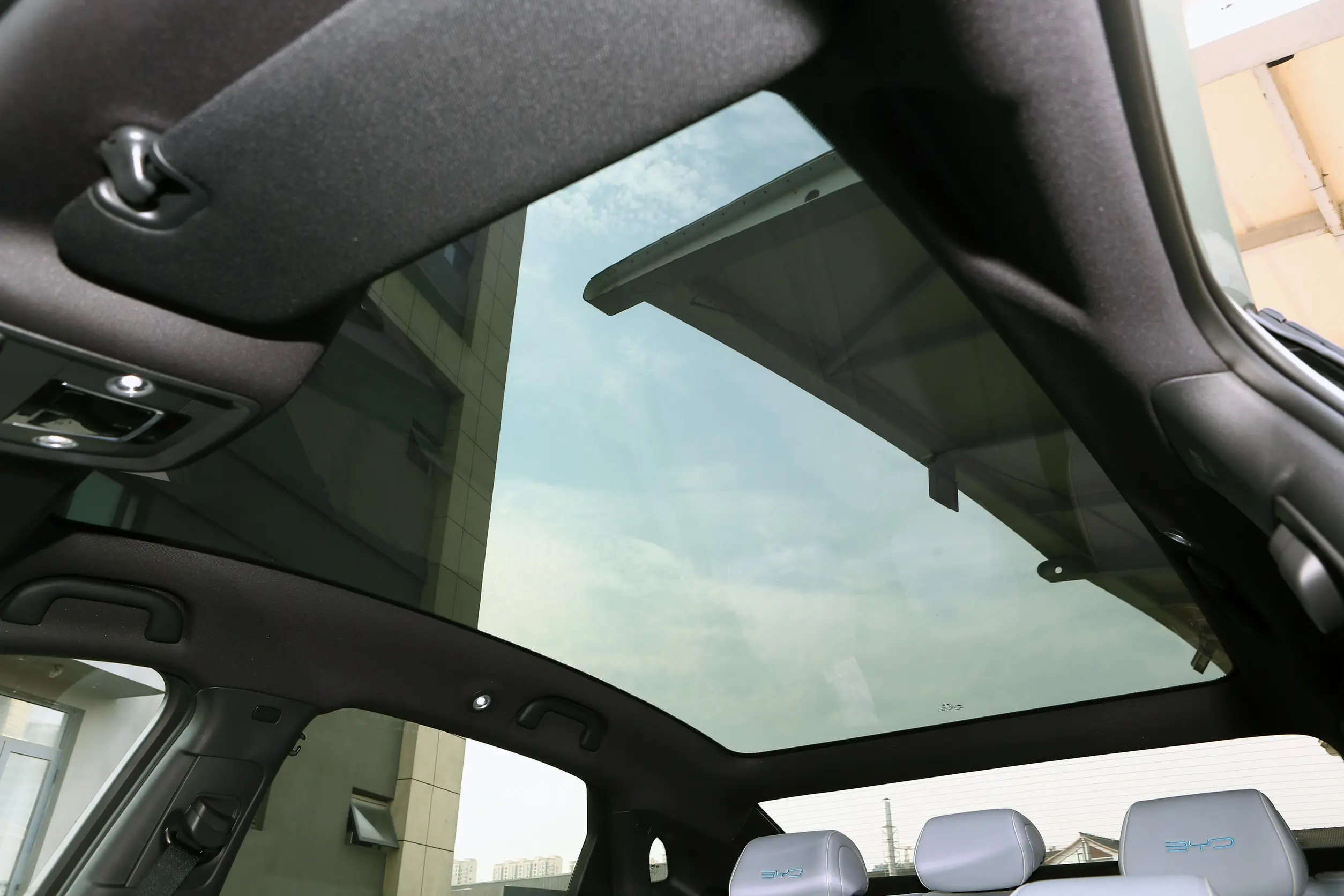 BYD Seal 2023 space-3