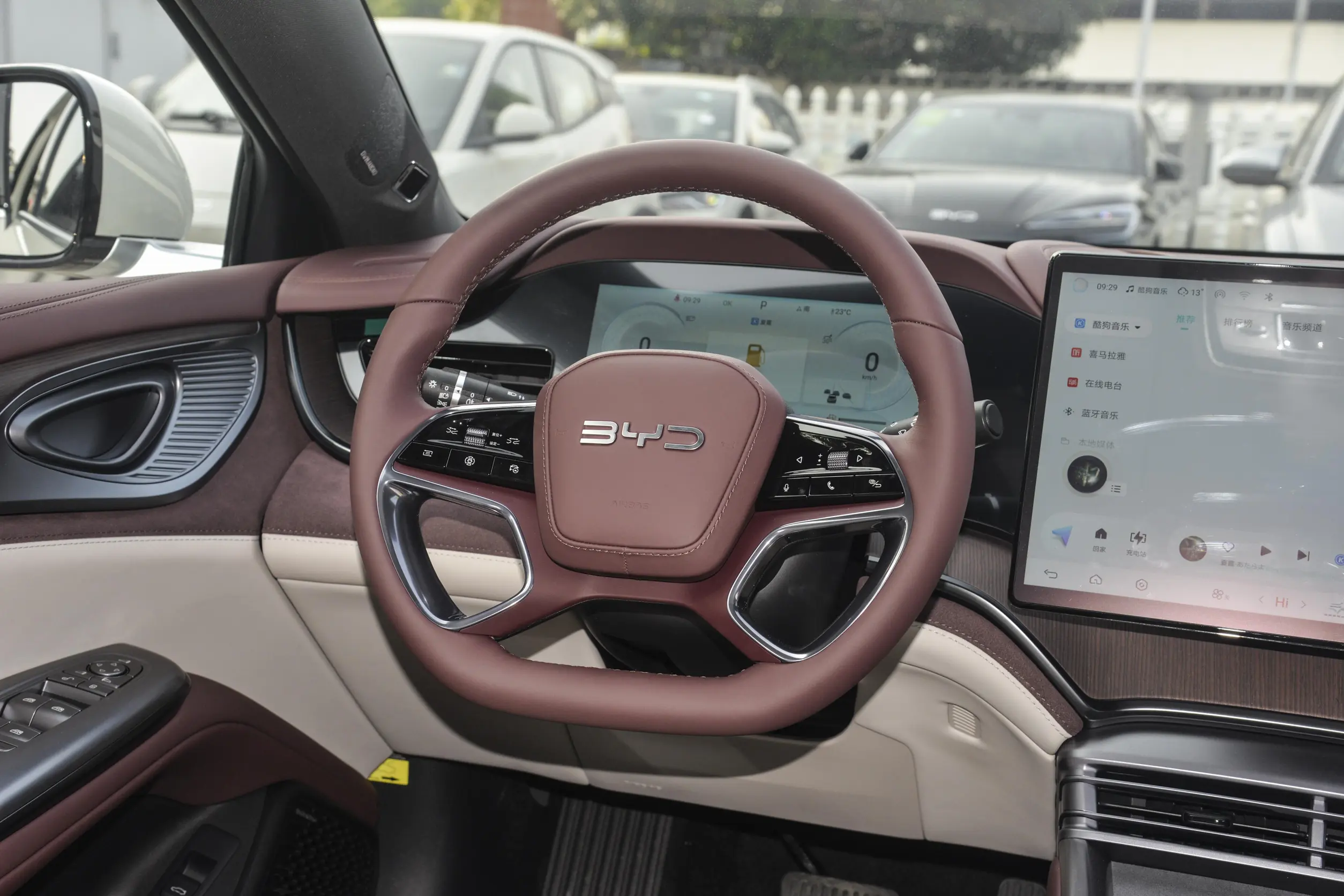 BYD Seal DM-i 2023 hybrid interior-2