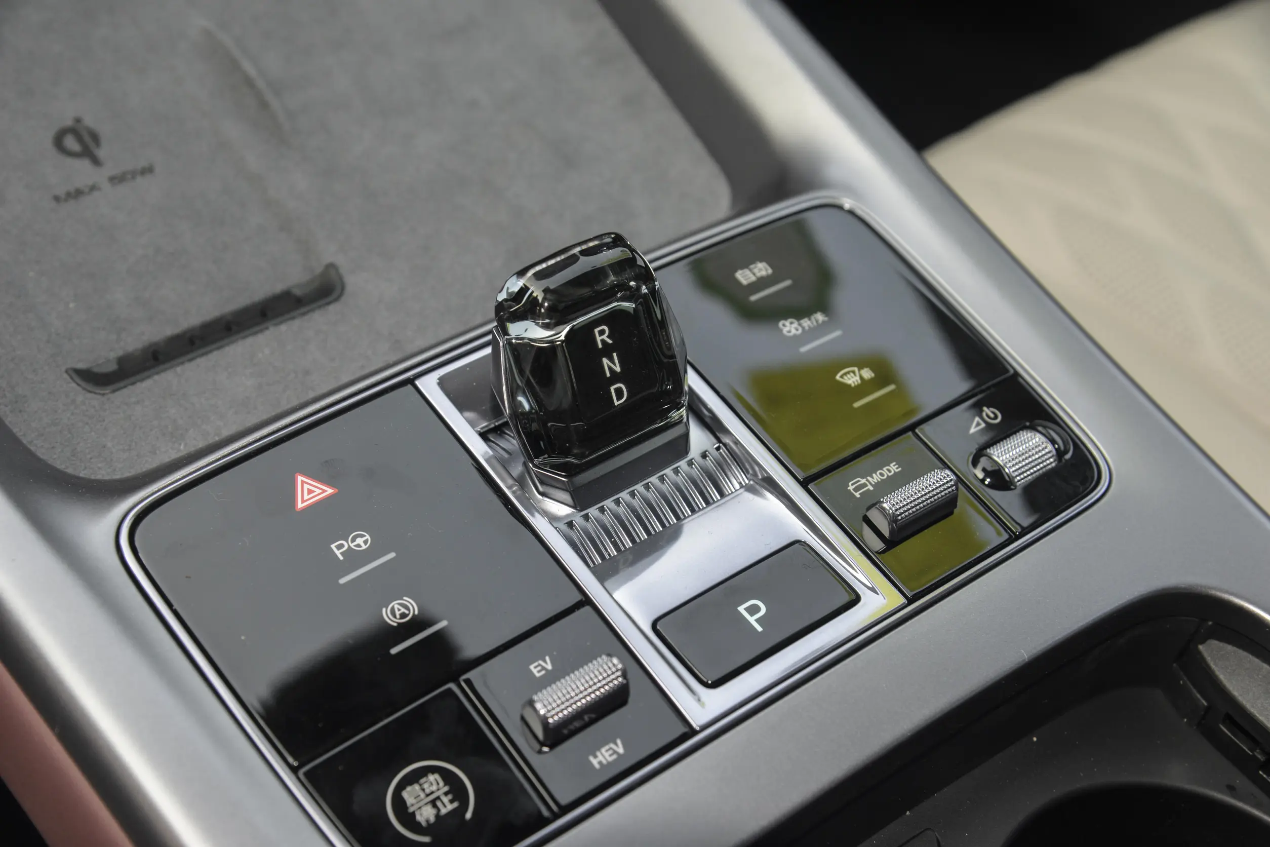 BYD Seal DM-i 2023 hybrid interior-3