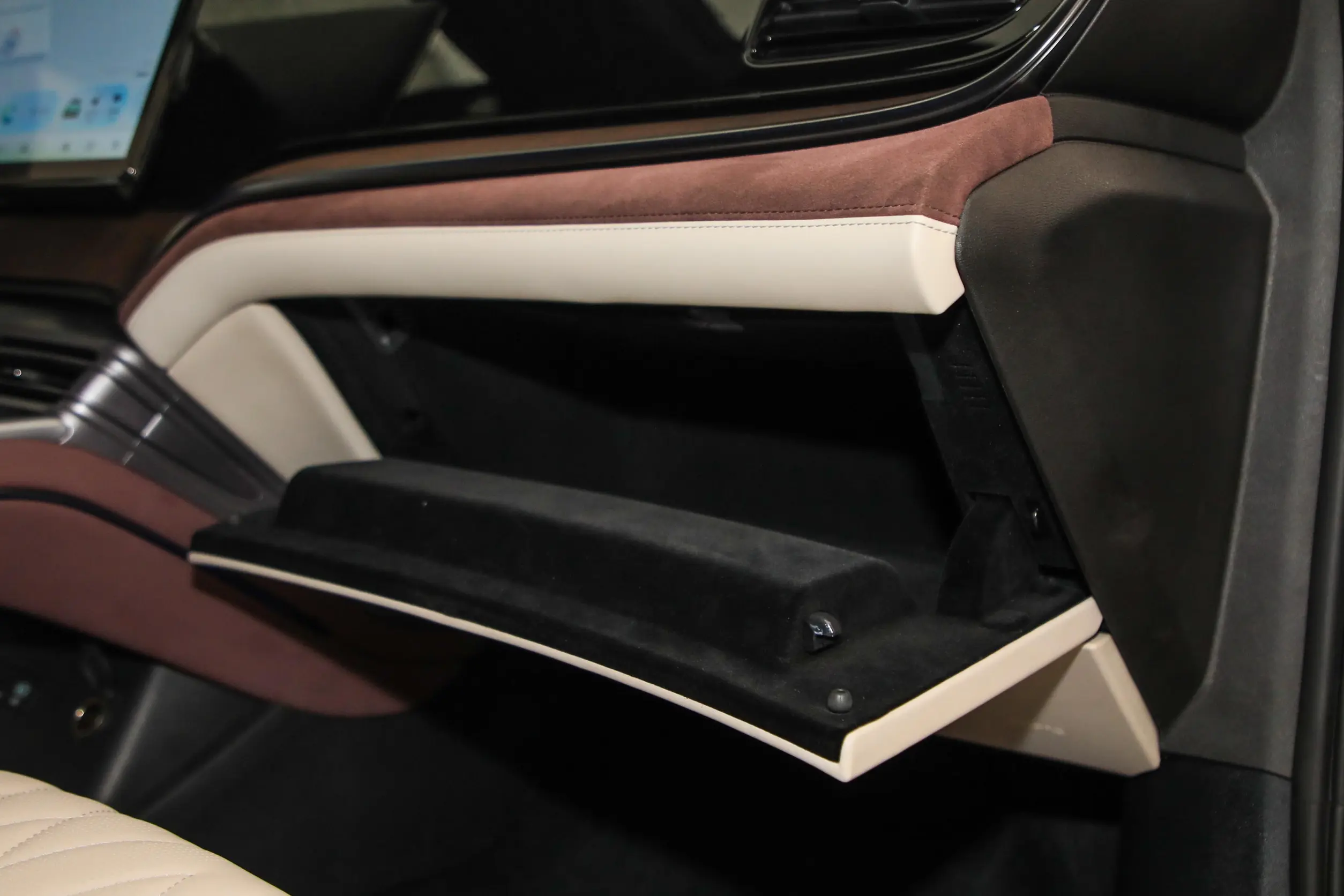 BYD Seal DM-i 2023 hybrid interior-4