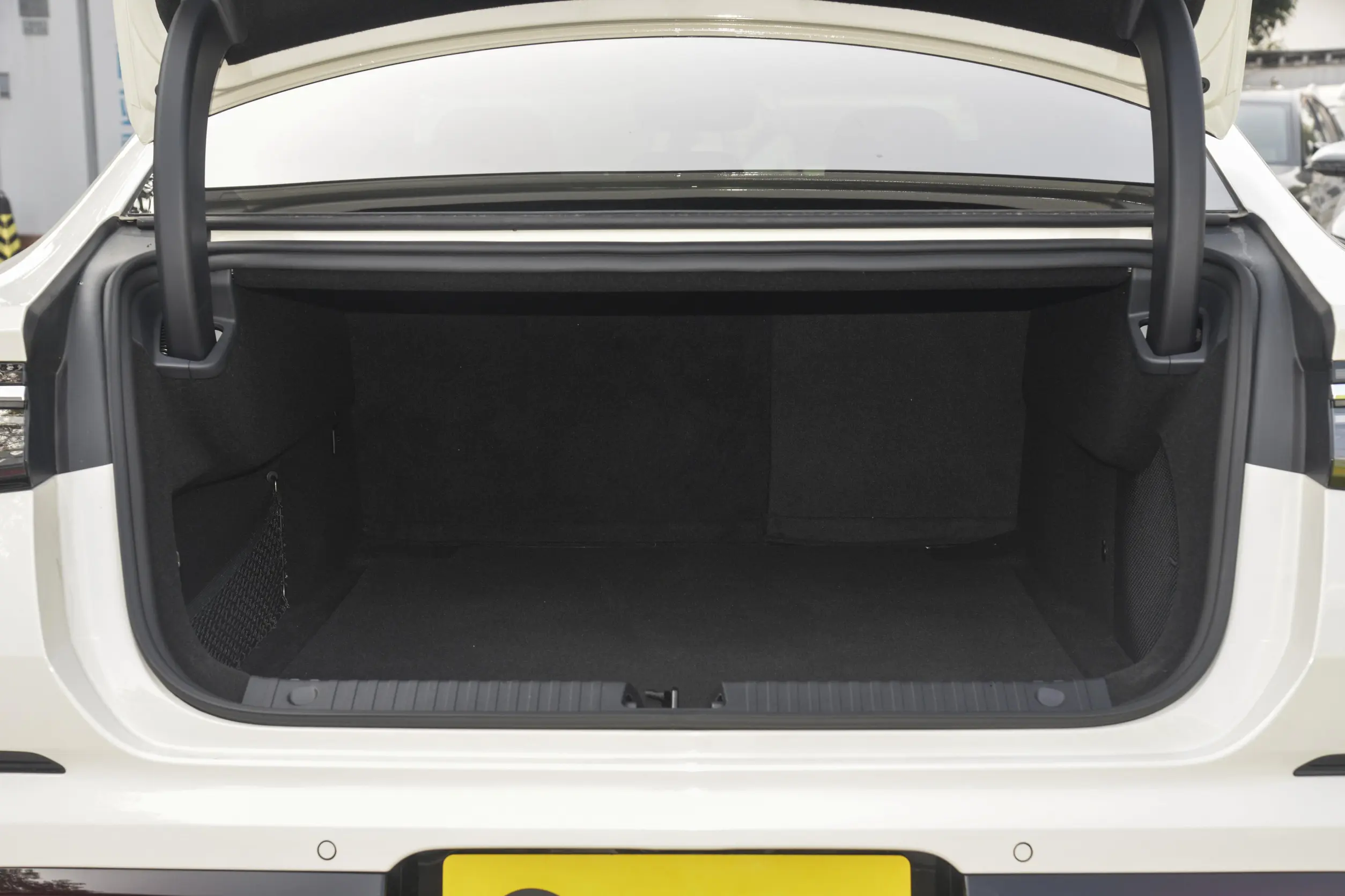 BYD Seal DM-i 2023 hybrid space-4