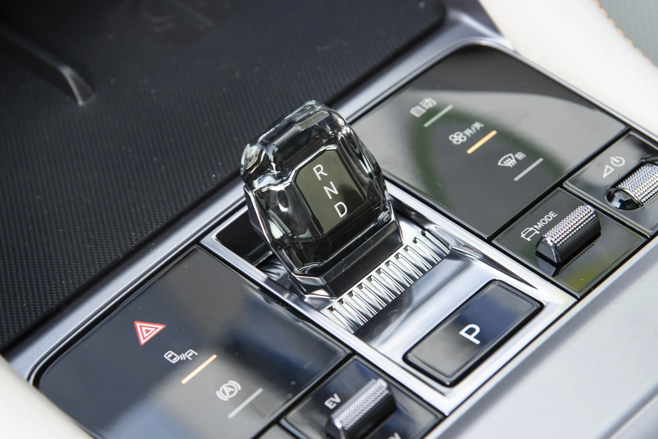 BYD Song PLUS DM-i 2023 interior-3