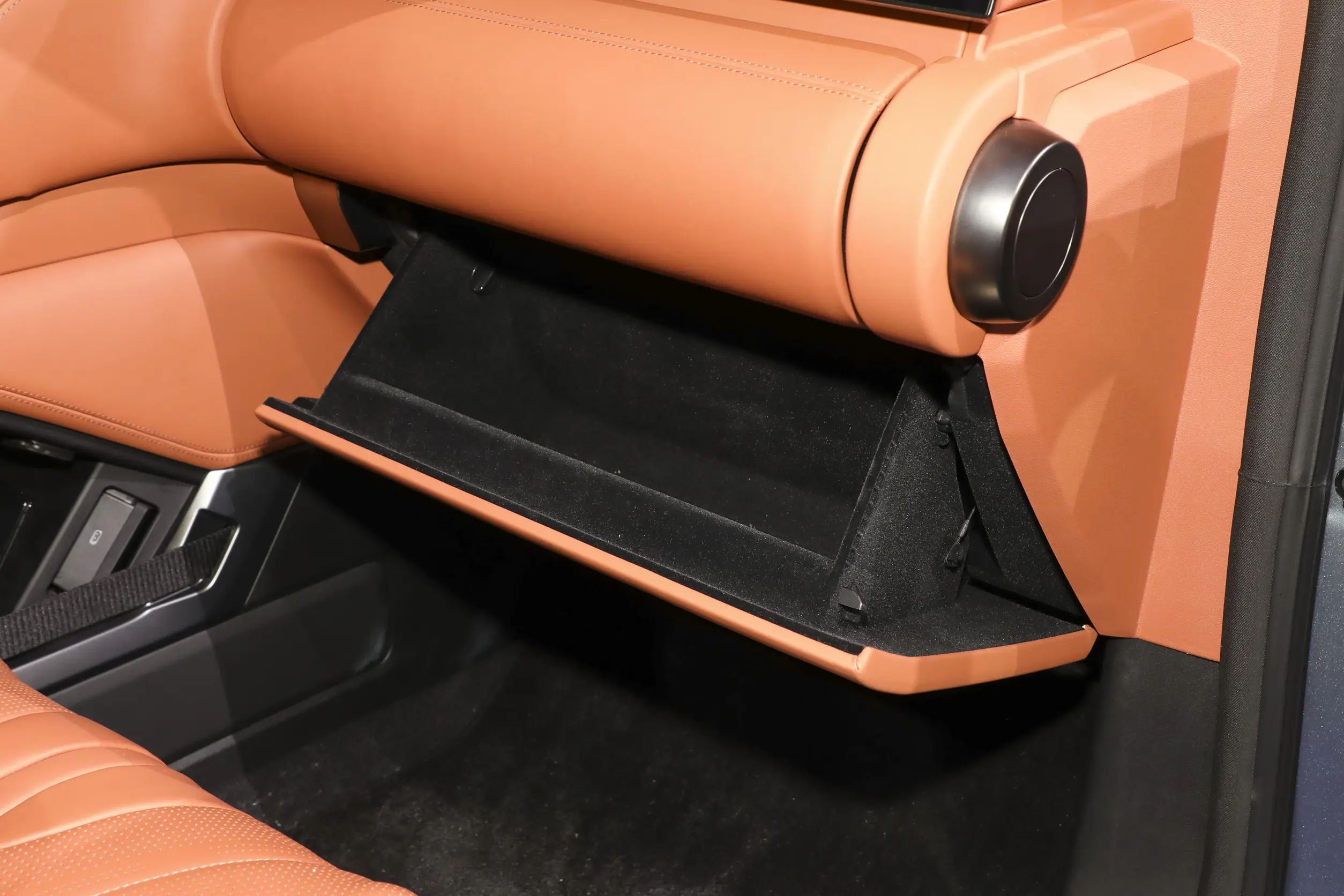 BYD Yangwang U8 2023 interior-4