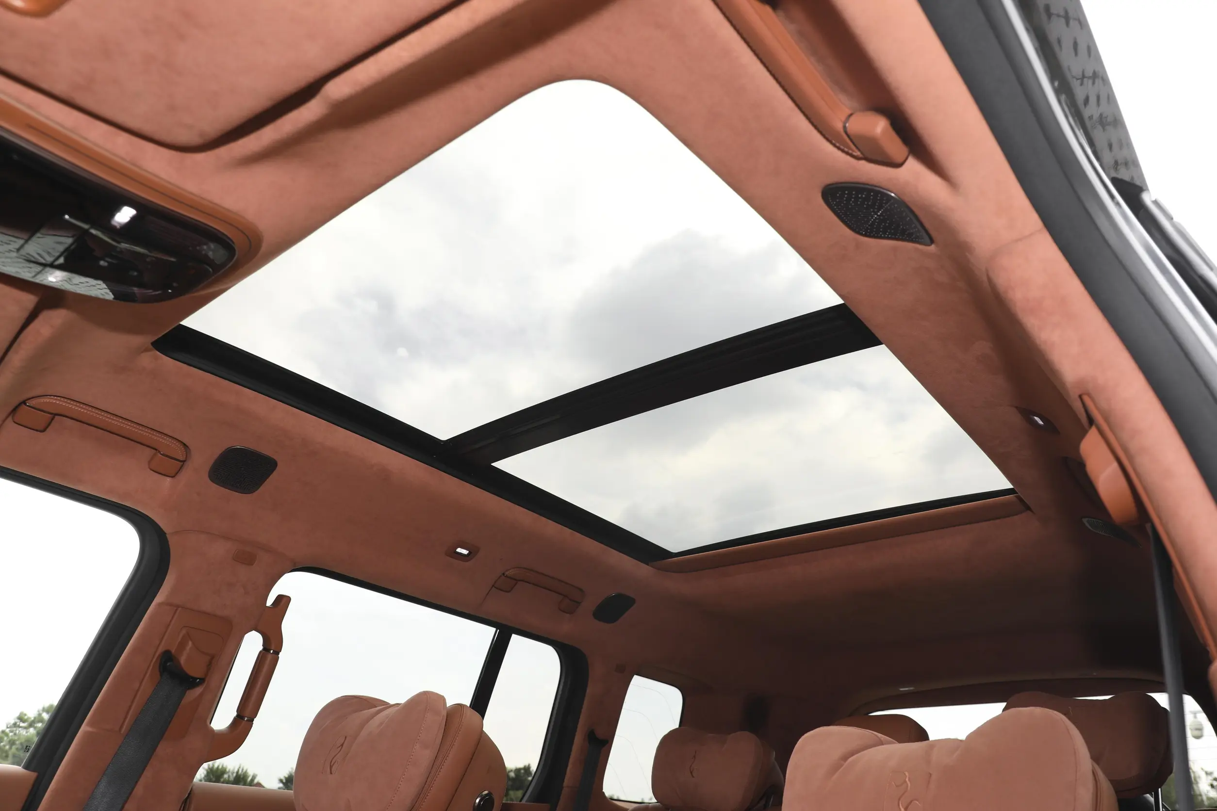 BYD Yangwang U8 2023 space-3