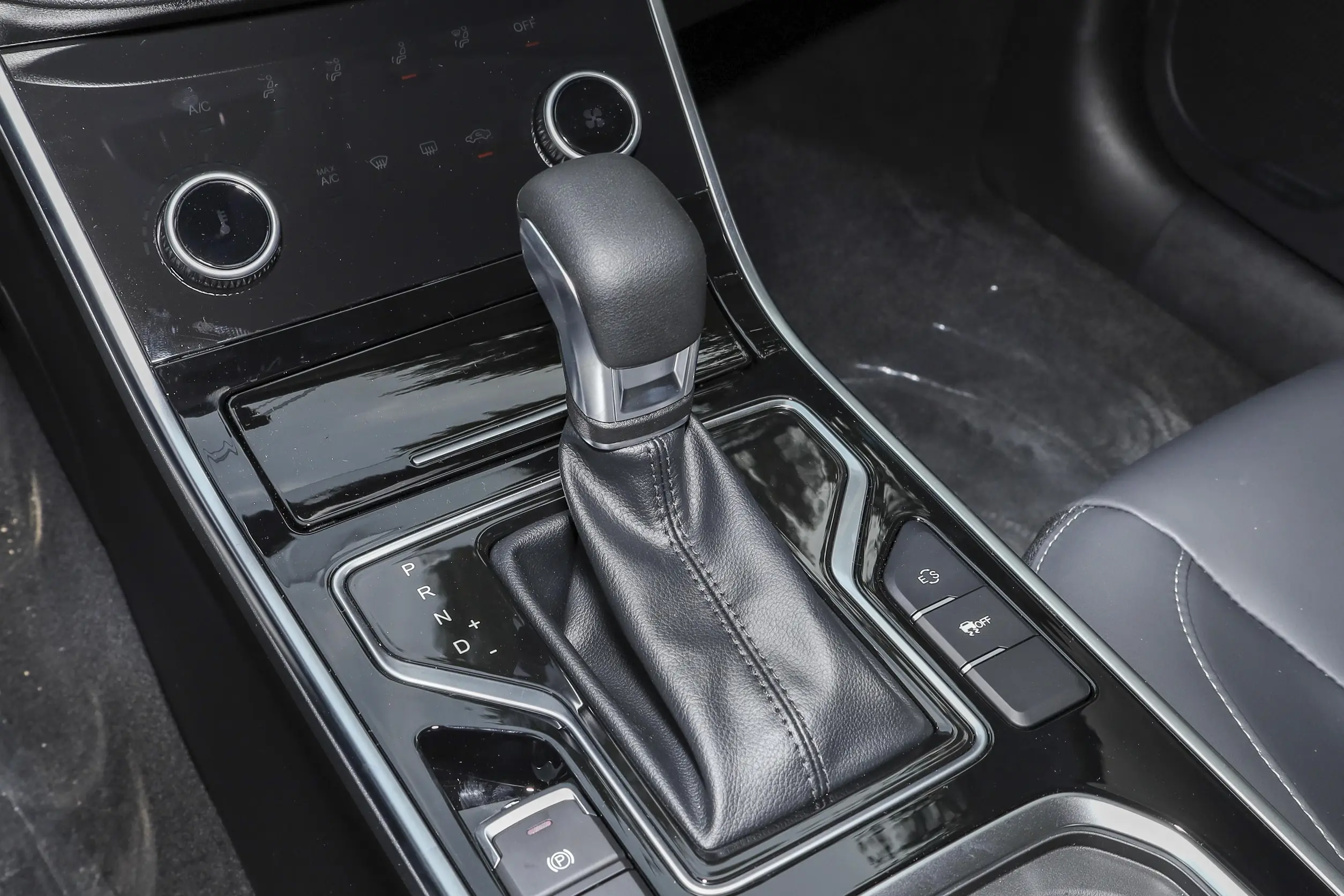 Chery ARRIZO 5 2024 interior-3