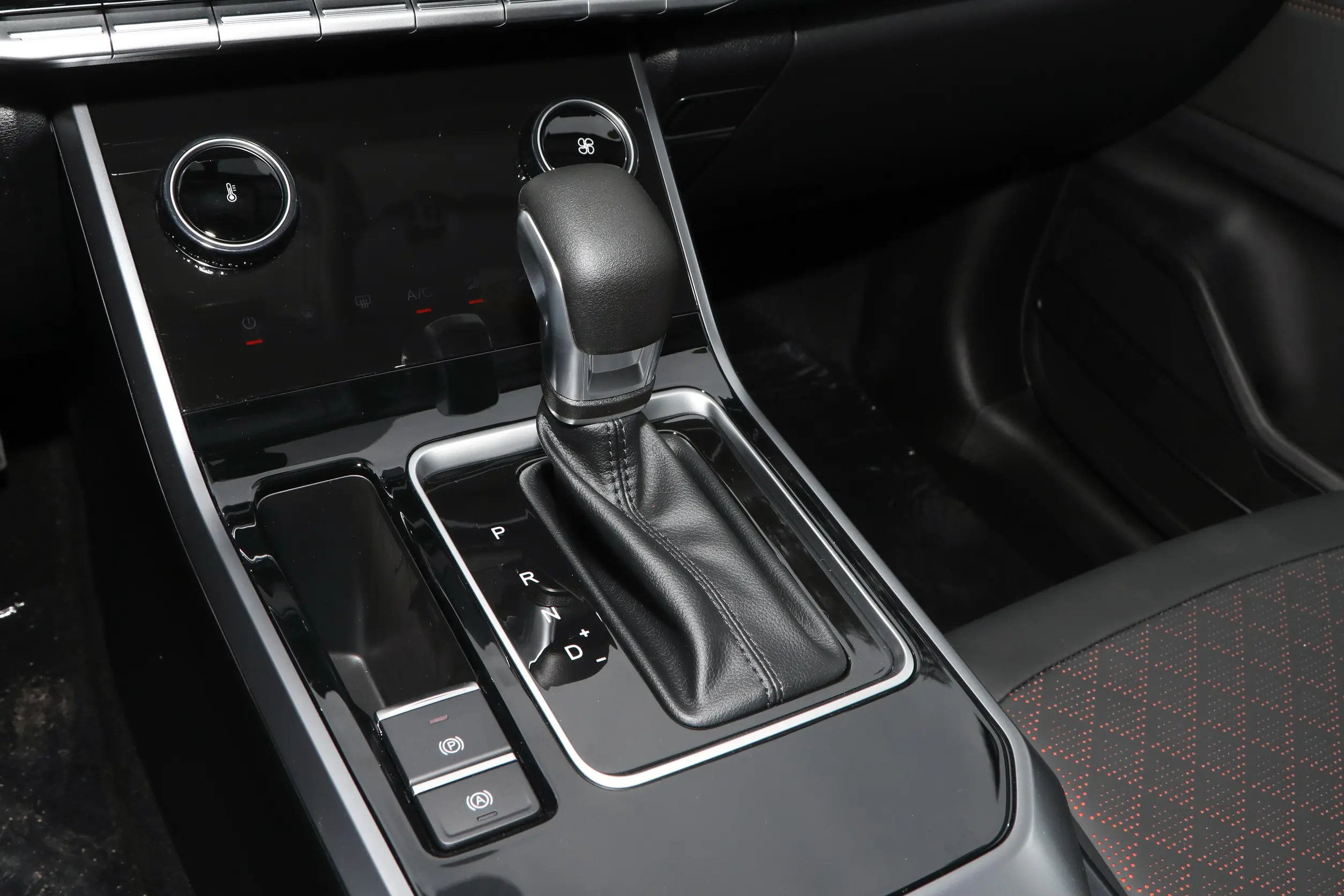 Chery Tiggo 5x 2023 interior-3