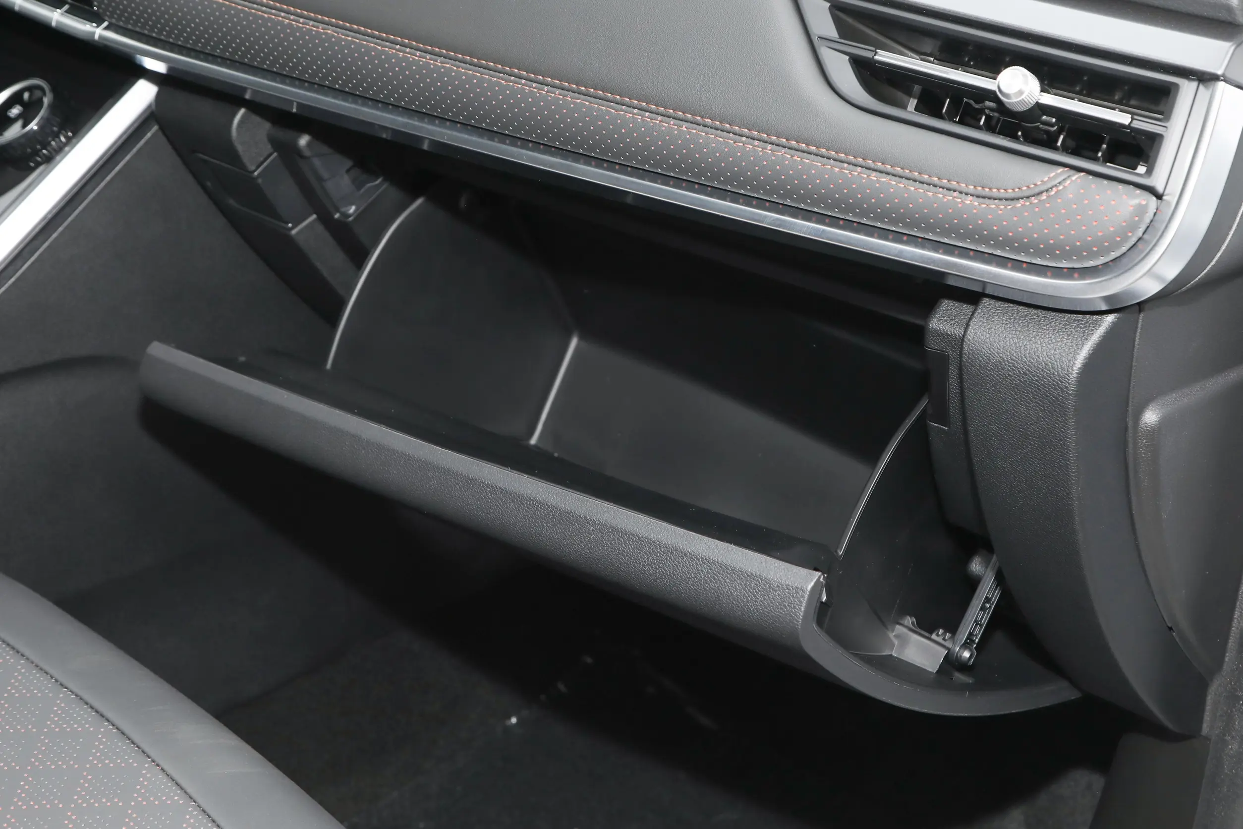 Chery Tiggo 5x 2023 interior-4