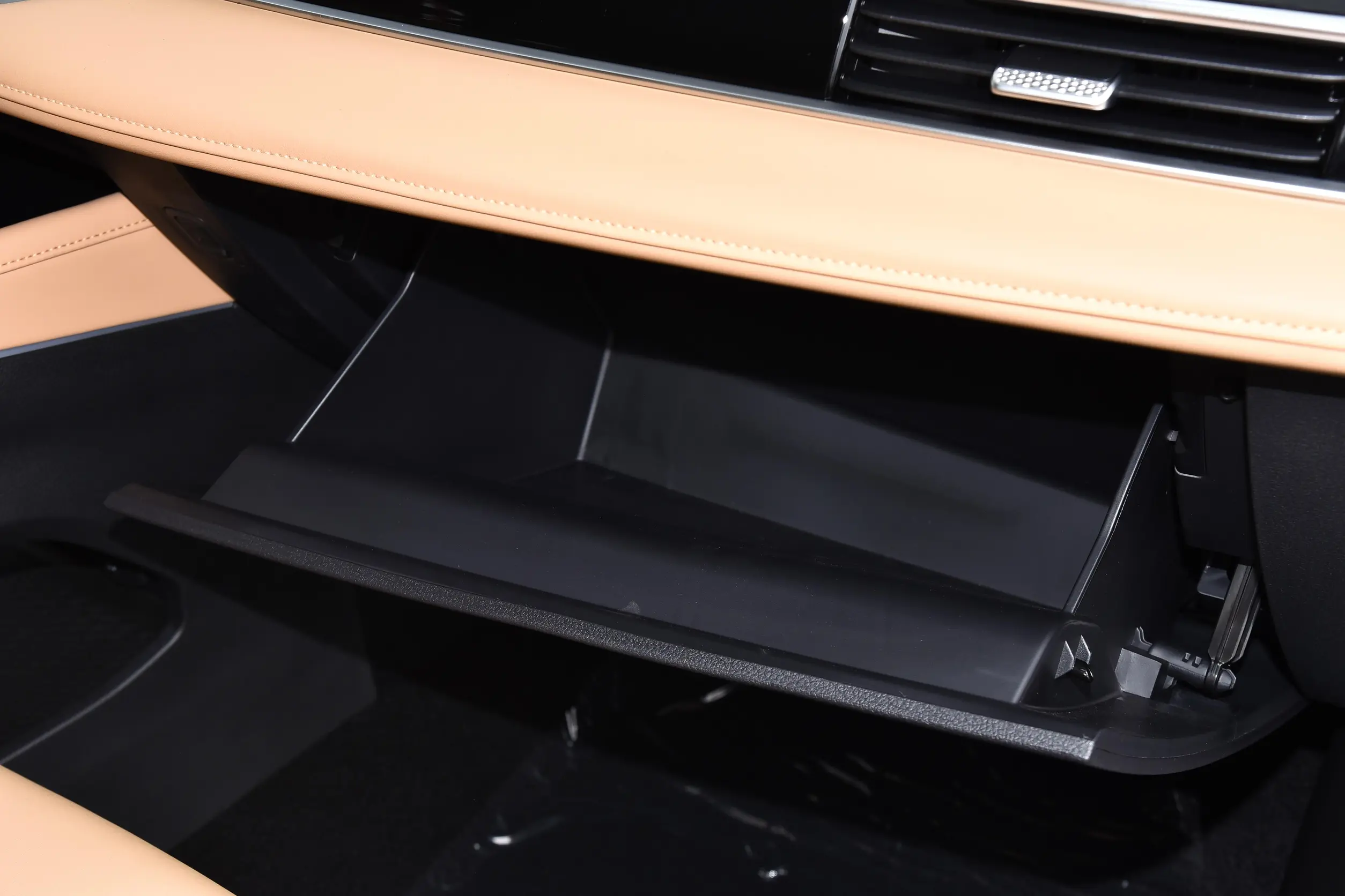 Chery Tiggo 8 PRO 2024 interior-4