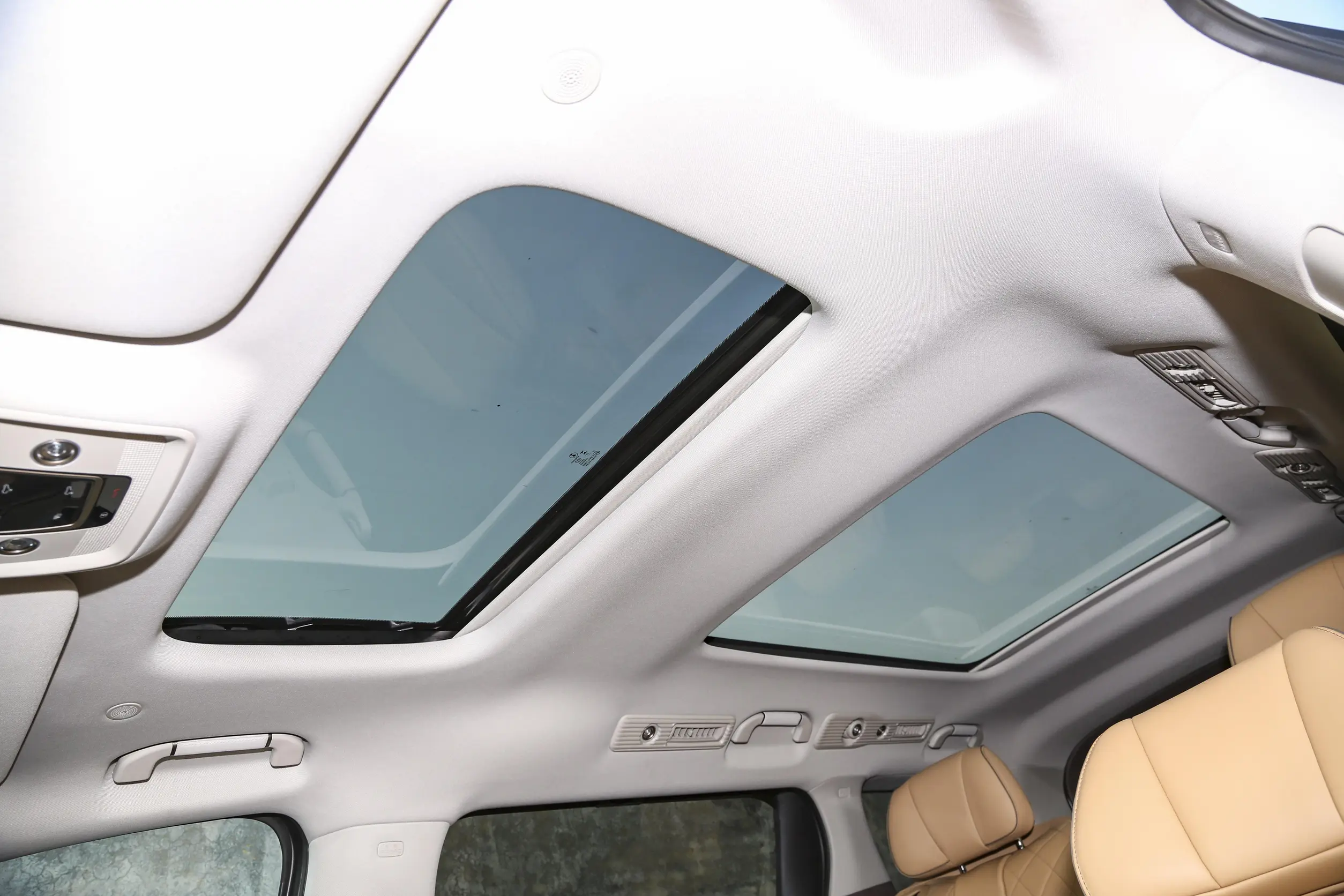 Denza D9 DM-i 2023 space-3