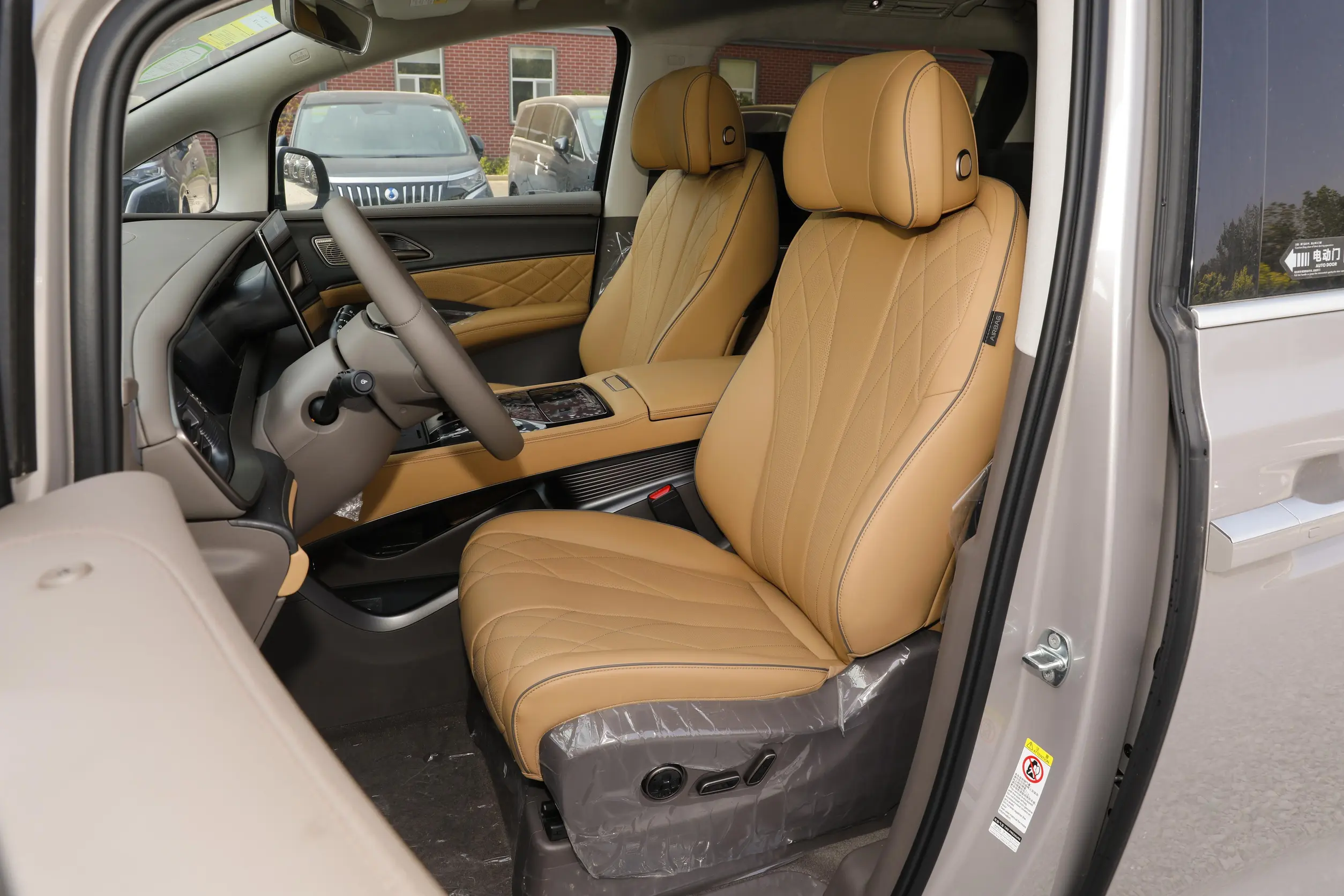 Denza D9 EV 2023 space-1