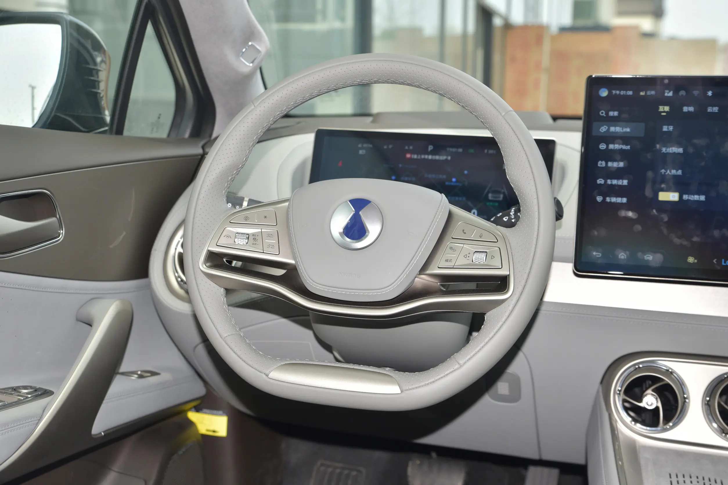 Denza N8 DM 2023 interior-2