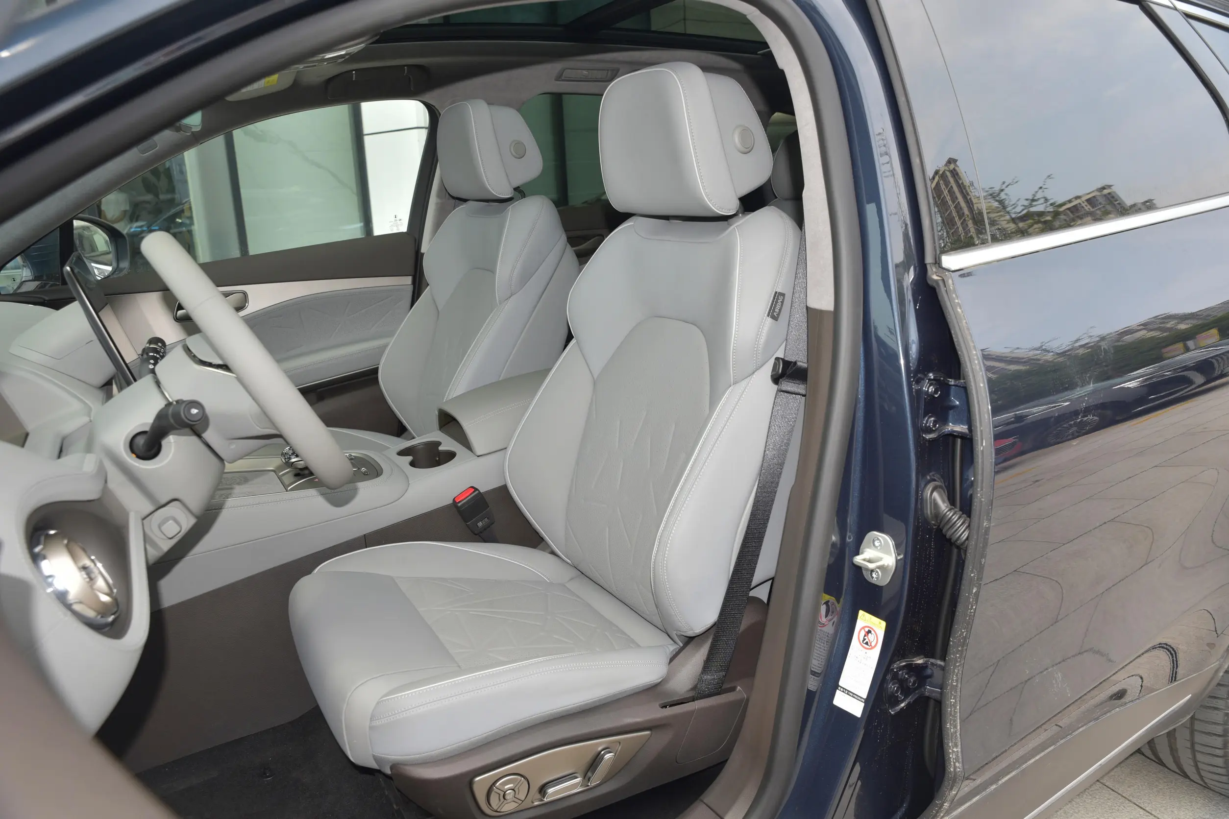 Denza N8 DM 2023 space-1