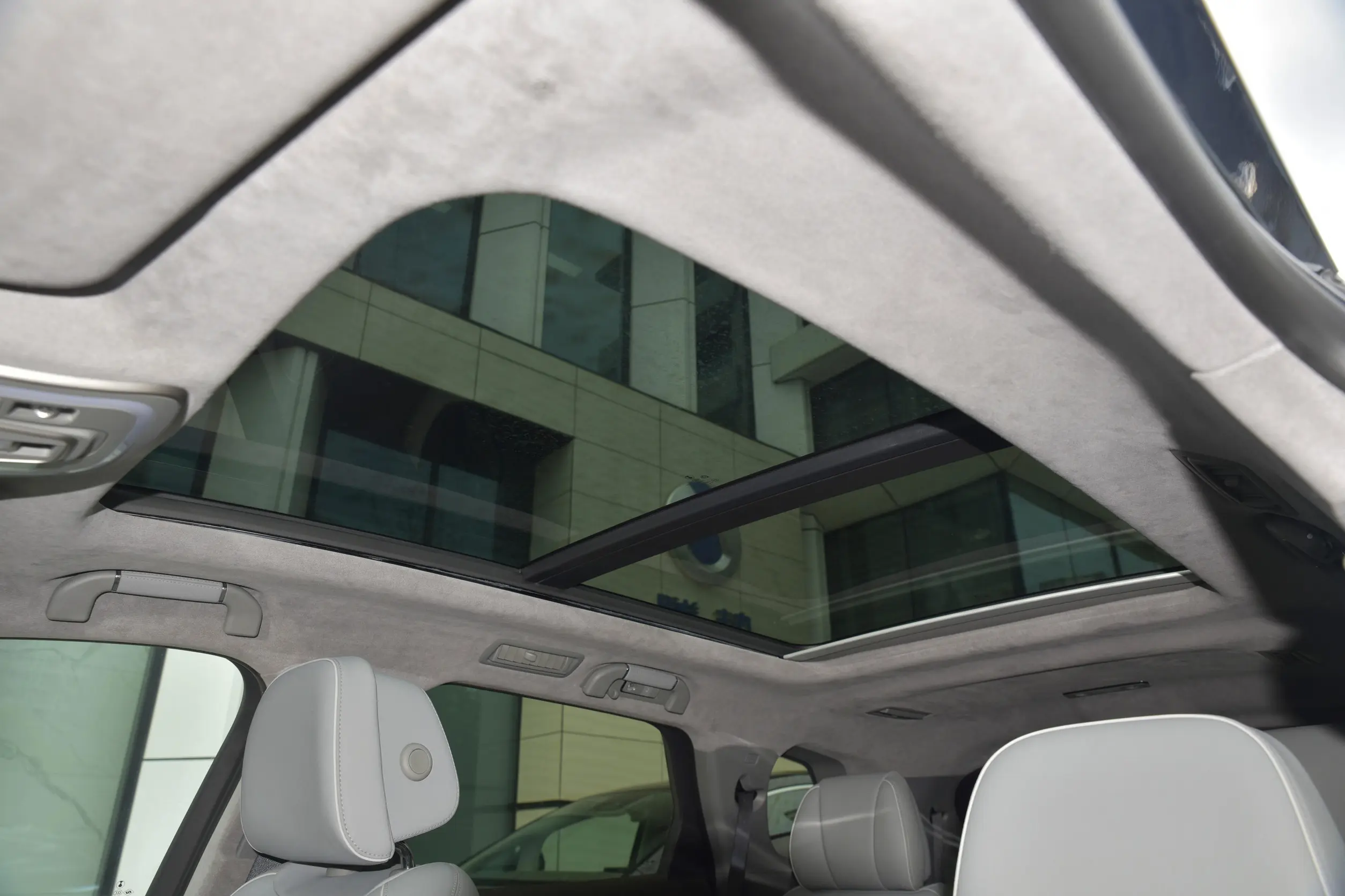 Denza N8 DM 2023 space-3