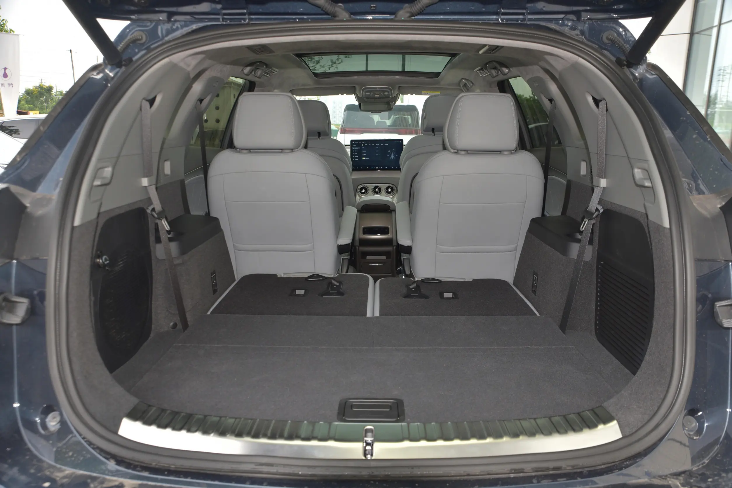 Denza N8 DM 2023 space-3