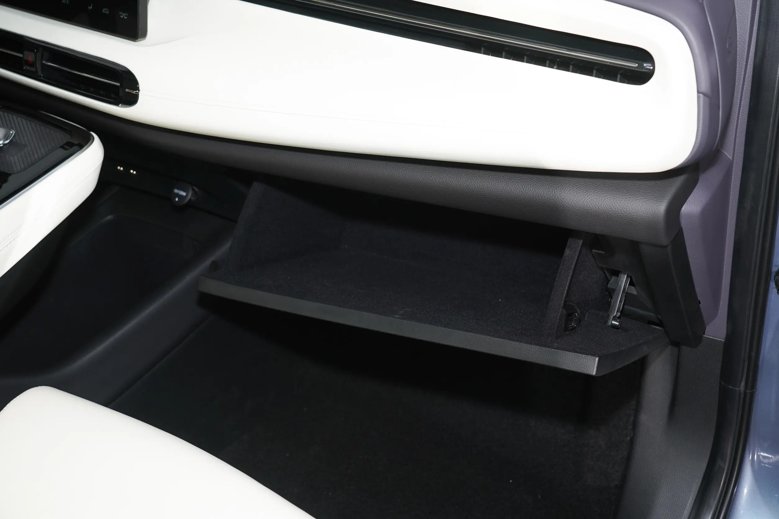 GAC Aion LX 2022 interior-3