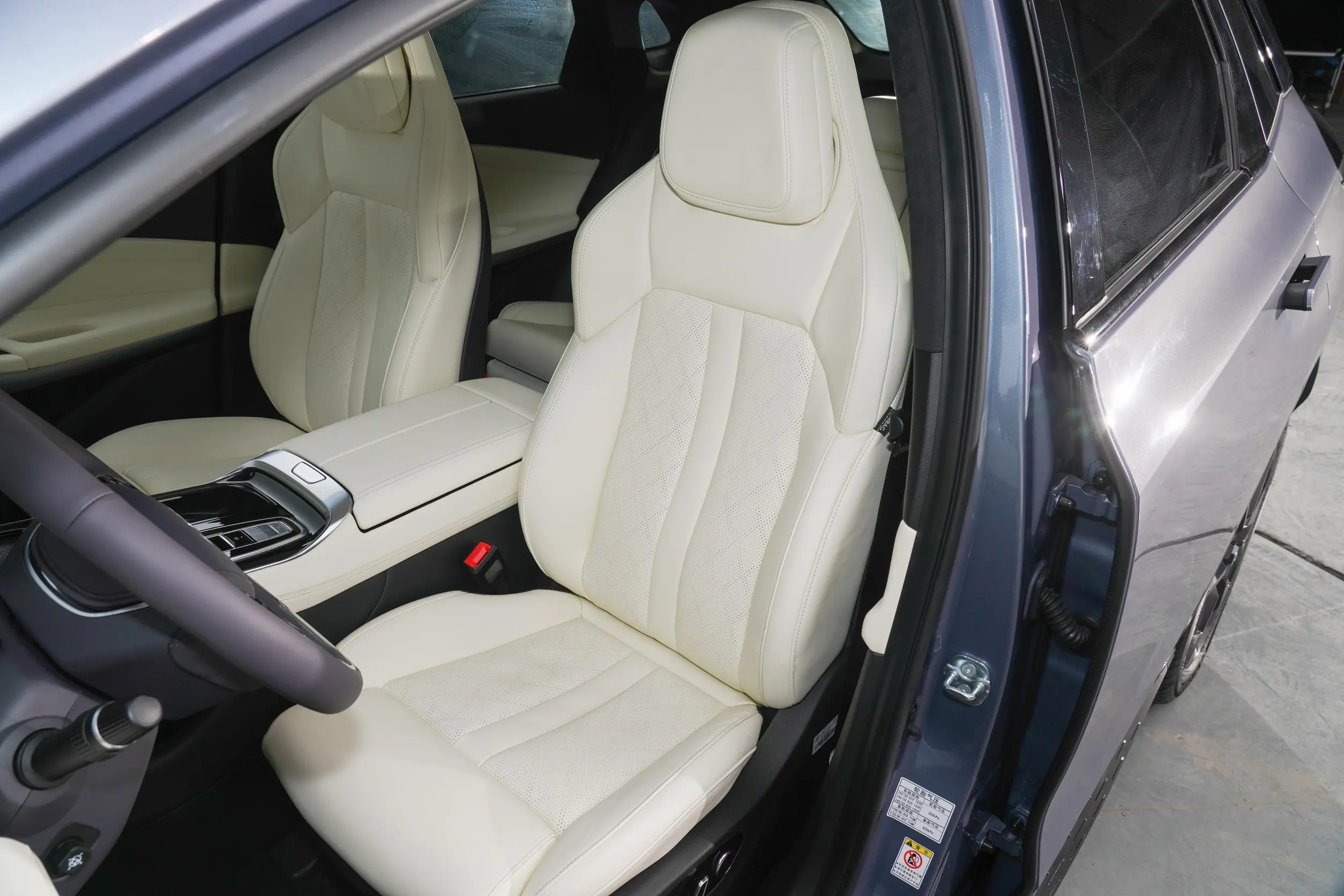 GAC Aion LX 2022 space-1