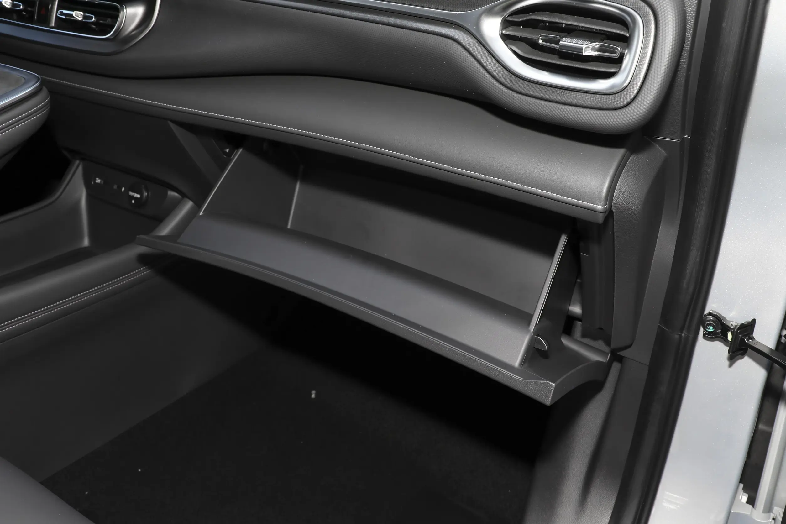 GAC Aion V 2024 interior-4