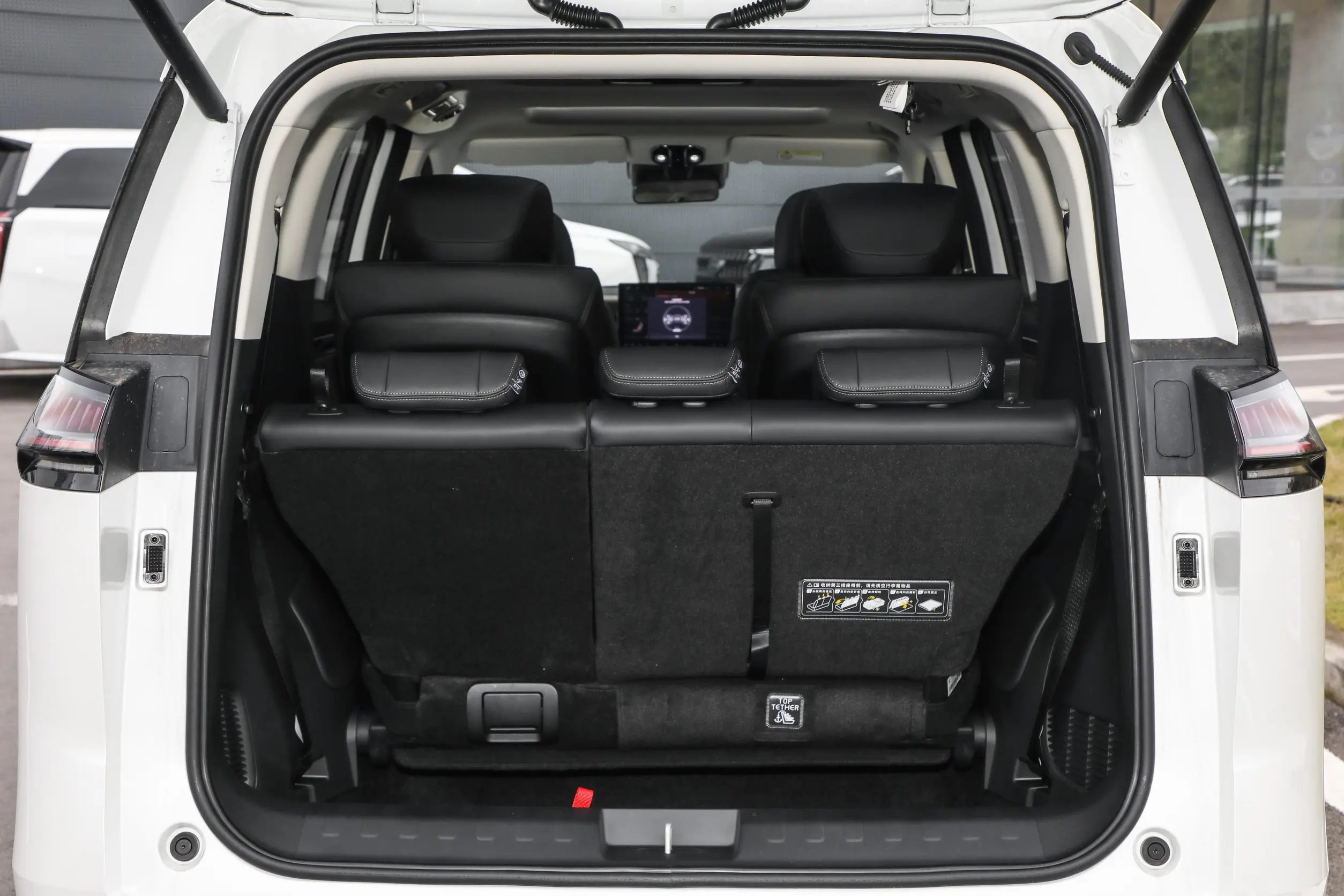 GAC Trumpchi E8 PHEV 2024 space-4