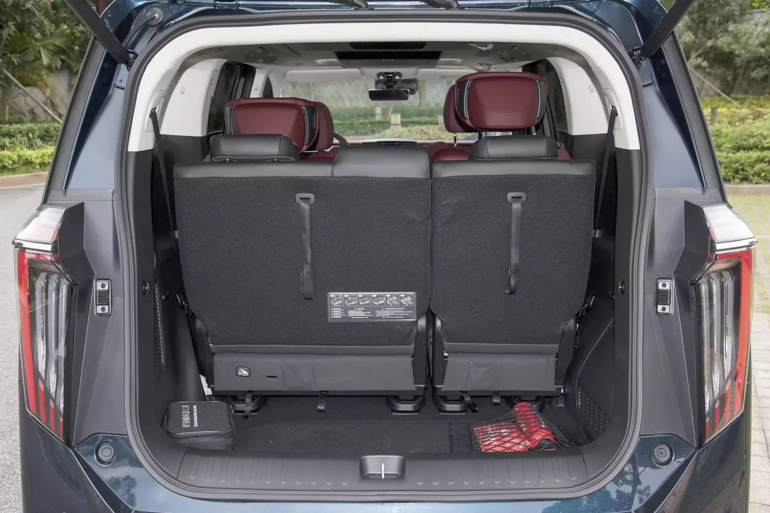 GAC Trumpchi E9 PHEV 2023 space-4