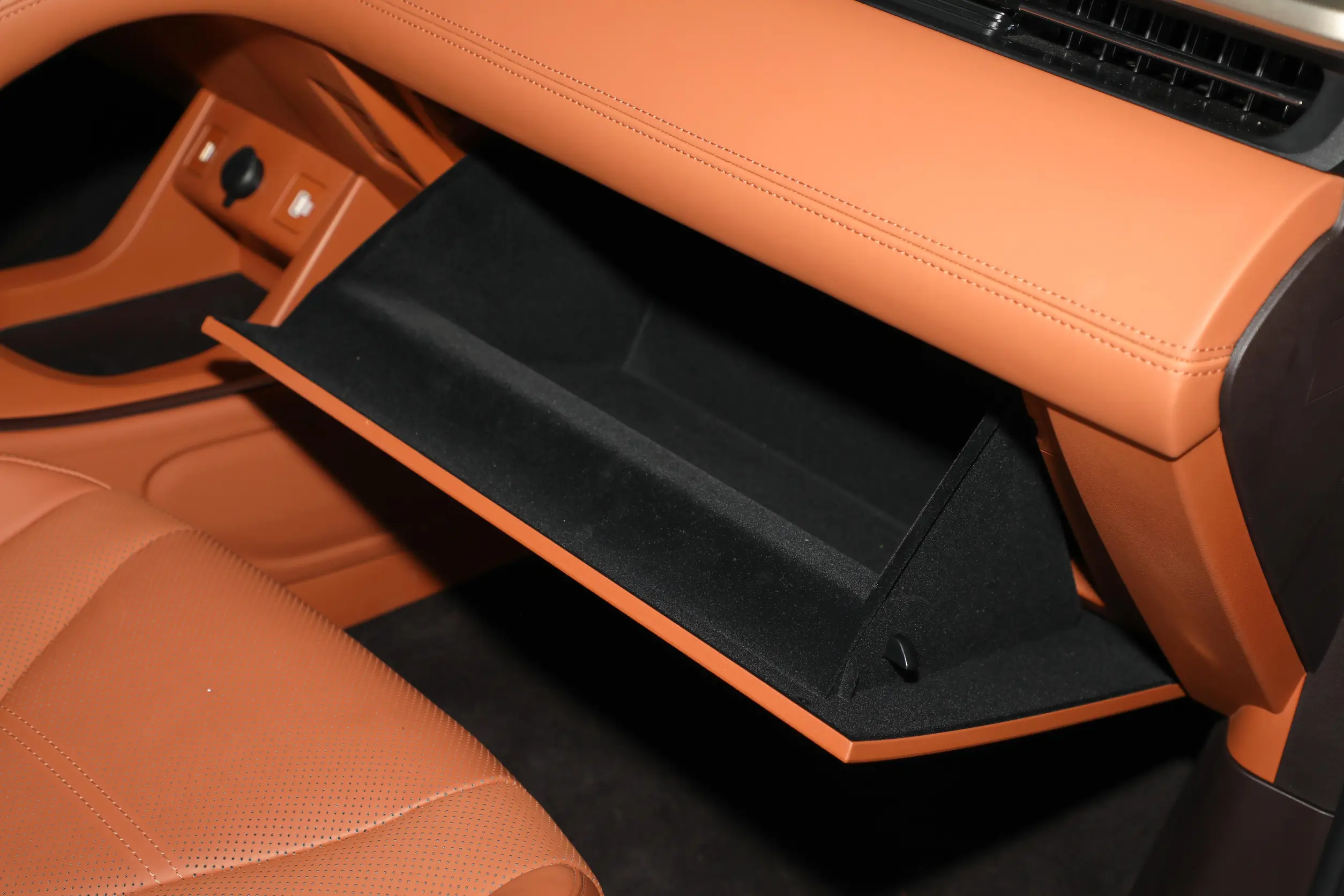 GWM Ora Lightening Cat 2022 interior-4