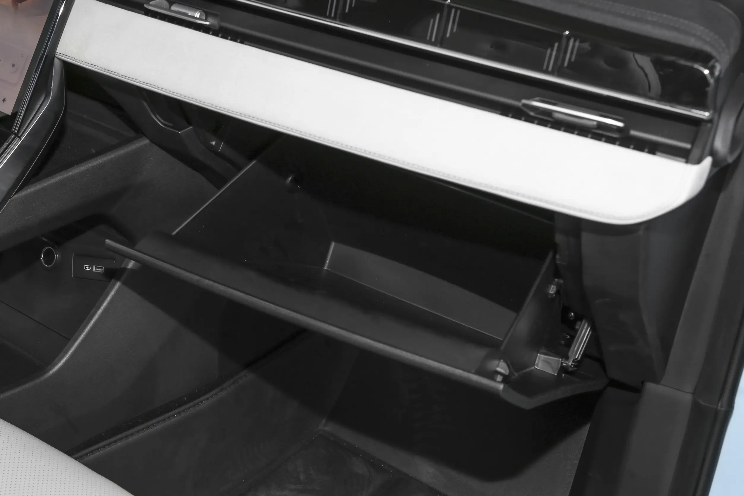 Geely Boyue L 2023 interior-4