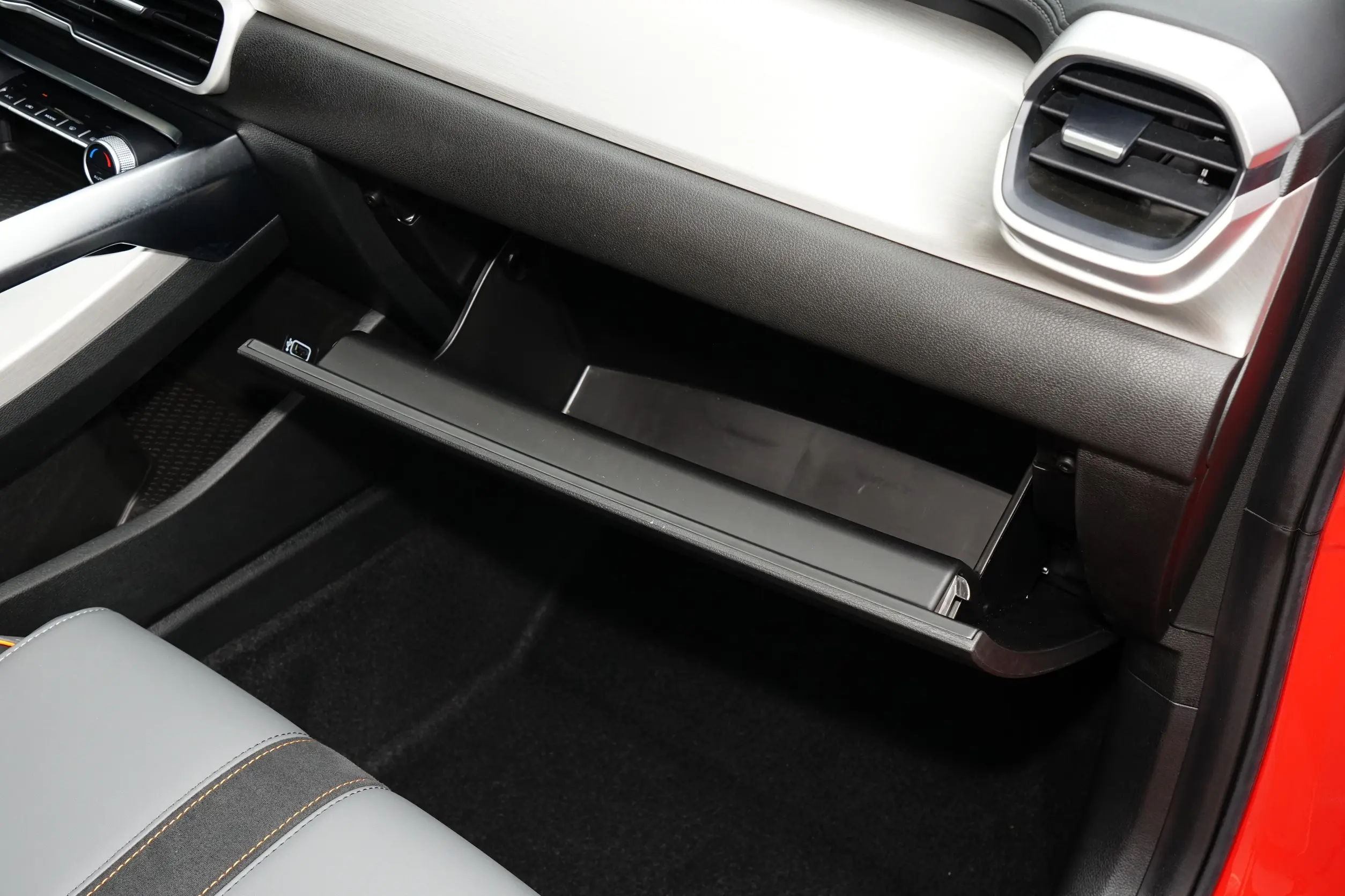 Geely Coolray 2023 interior-4