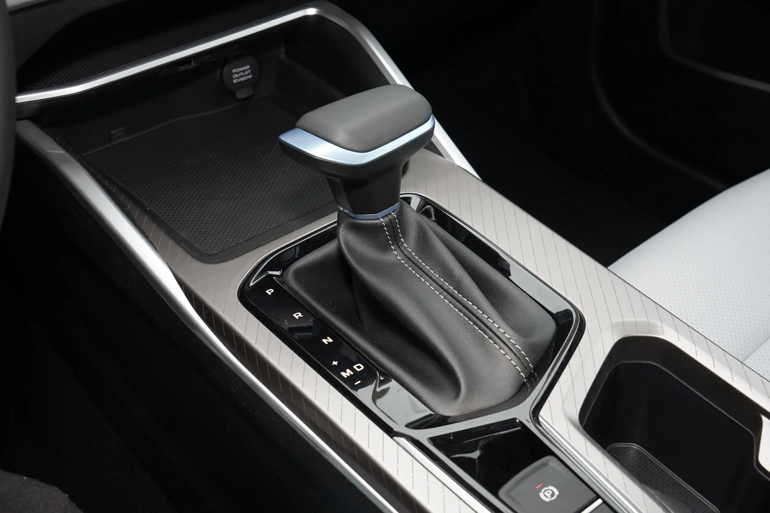 Geely Emgrand 2023 interior-3