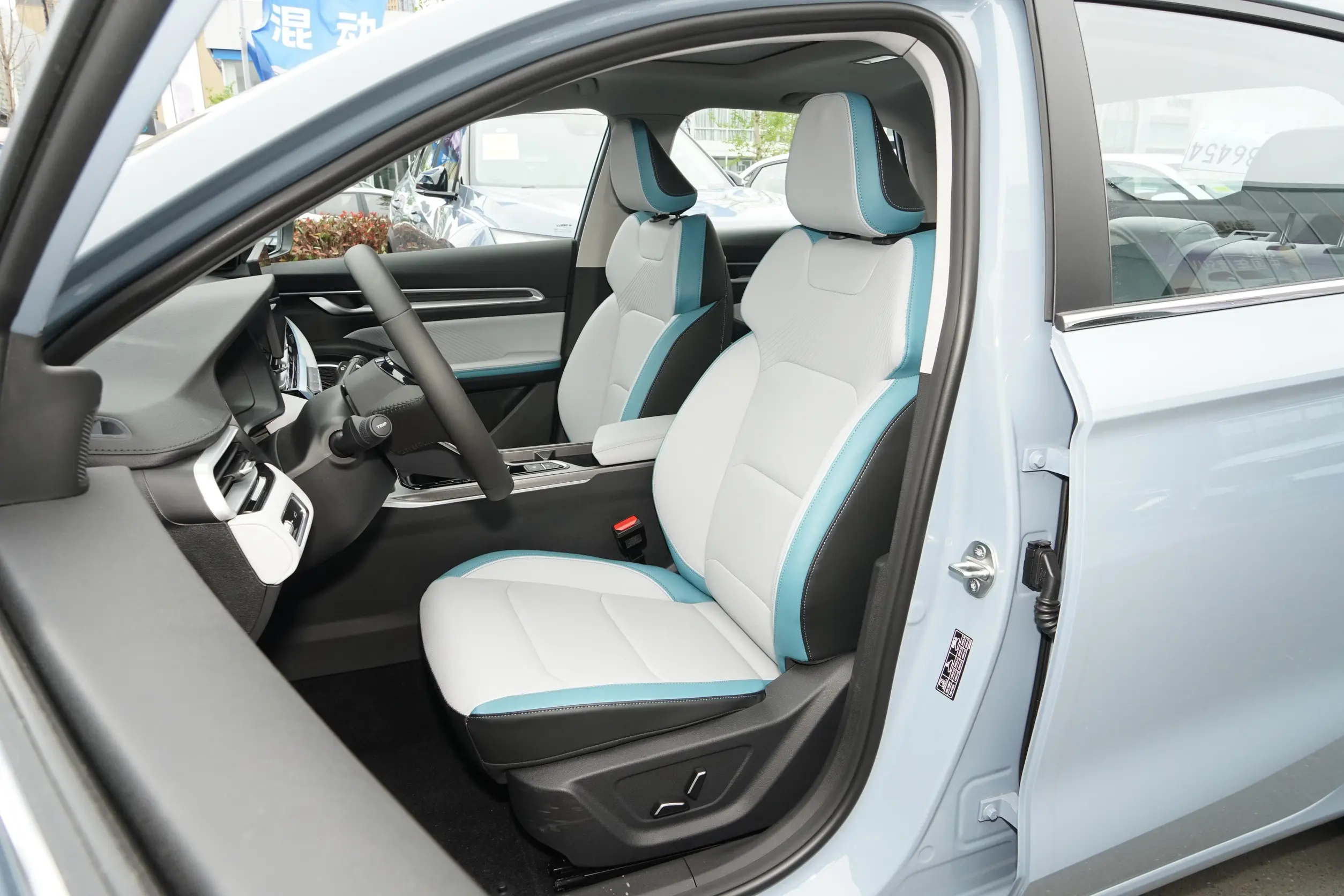 Geely Emgrand 2023 space-1