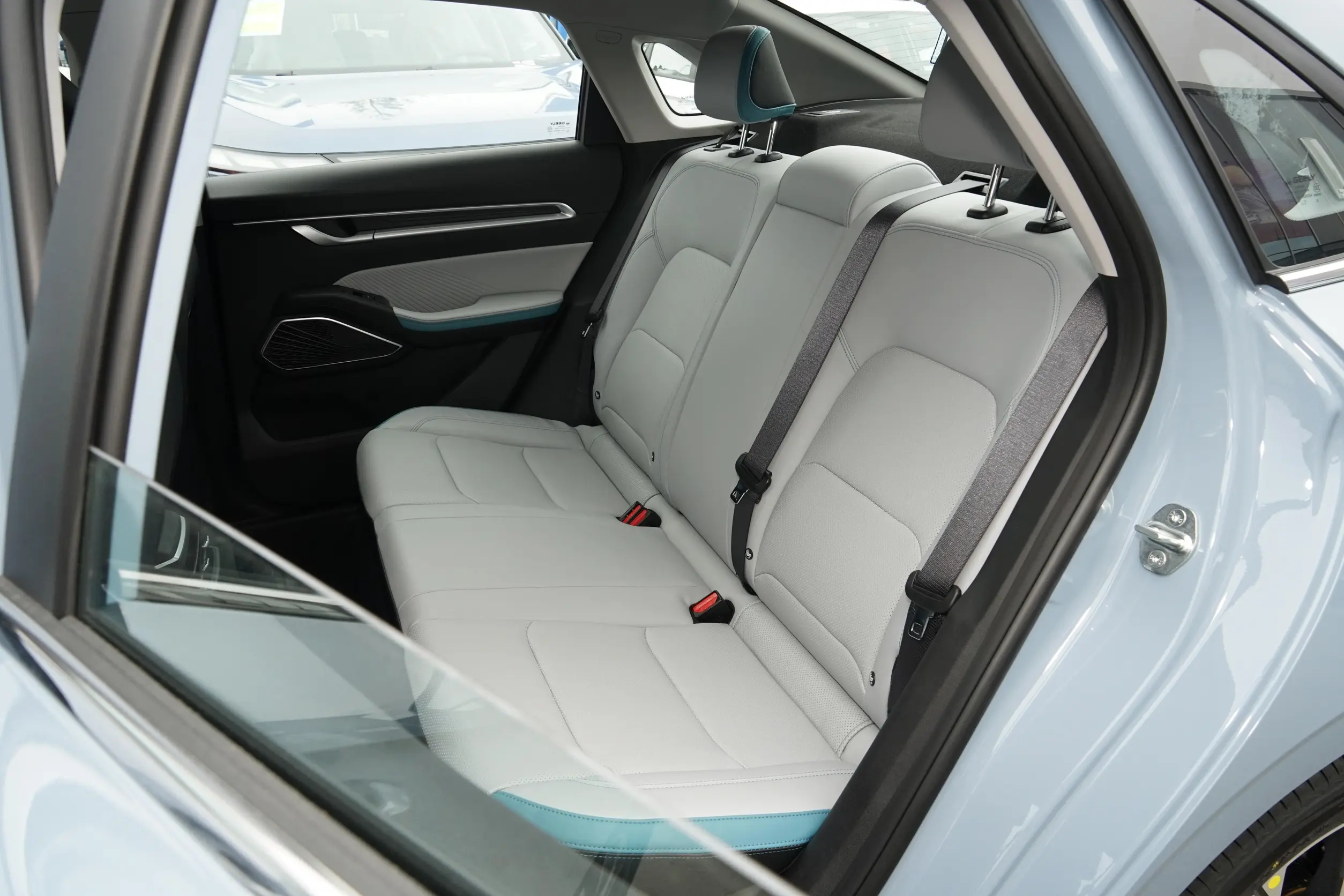 Geely Emgrand 2023 space-2