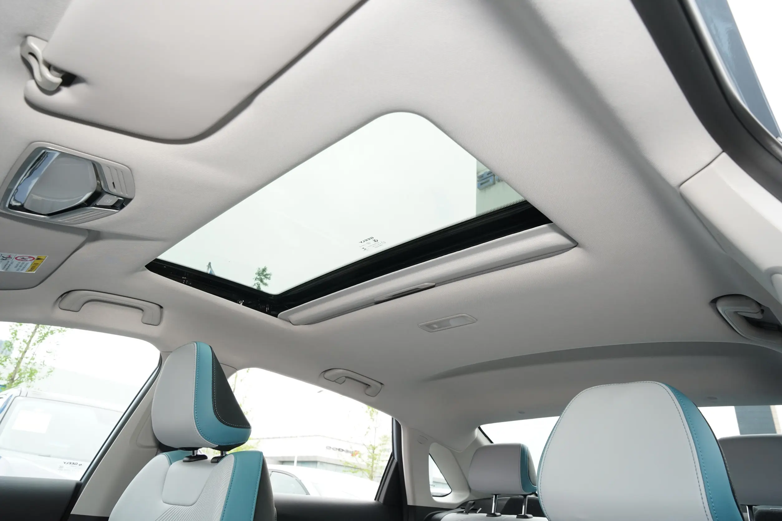 Geely Emgrand 2023 space-3